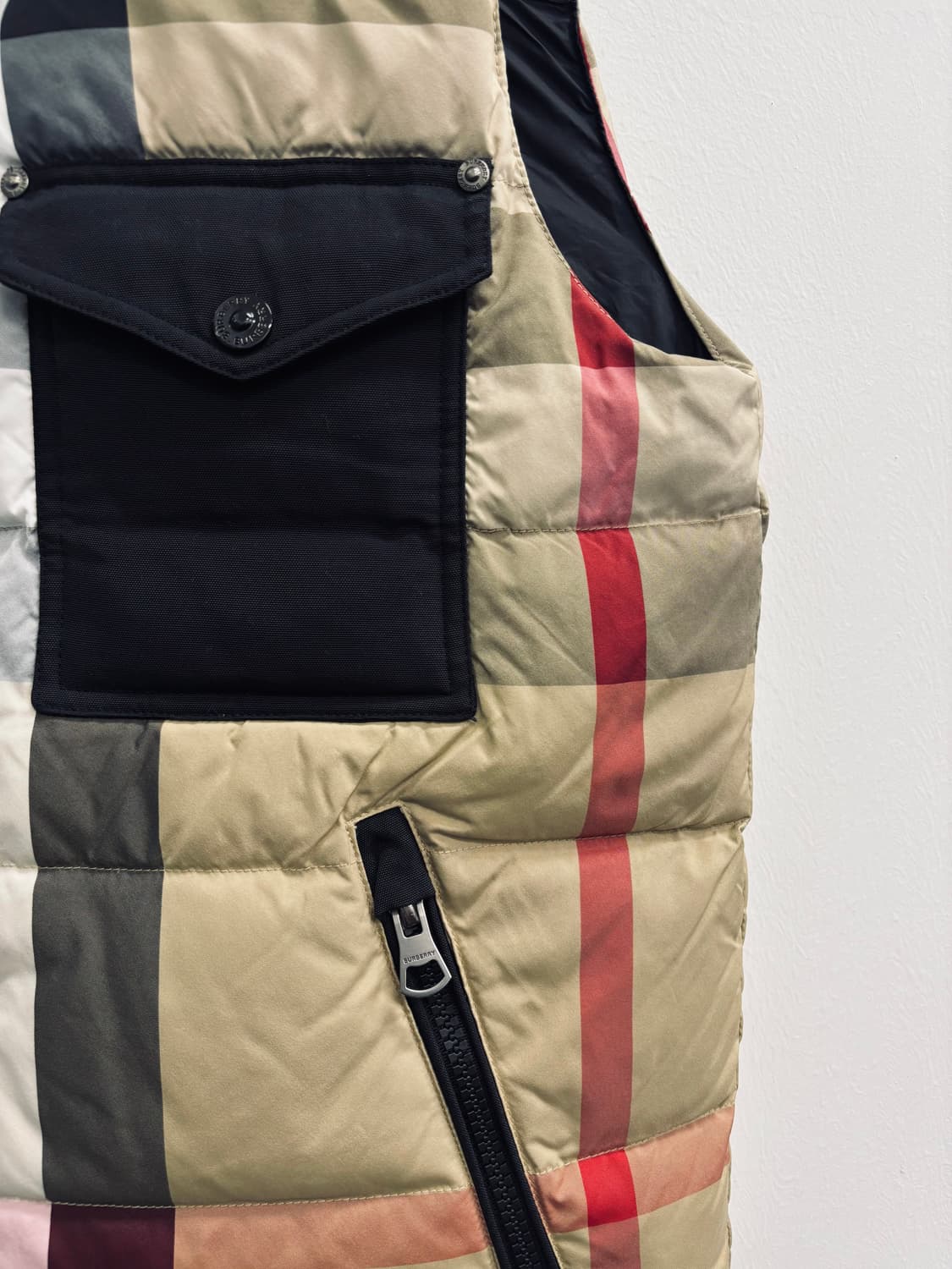 버버리(BURBERRY) 리버시블 체크 & 블랙 패딩 베스트 상품이미지5