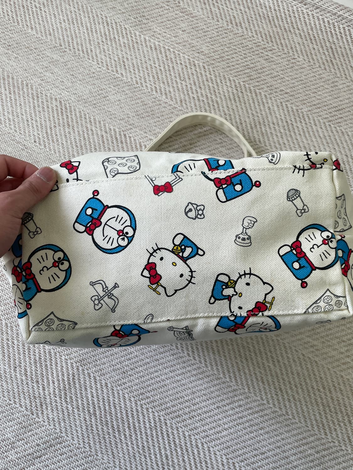 헬로키티 x 도라에몽 올오버 캐릭터 프린트 캔버스 토트백 J04172 상품이미지9