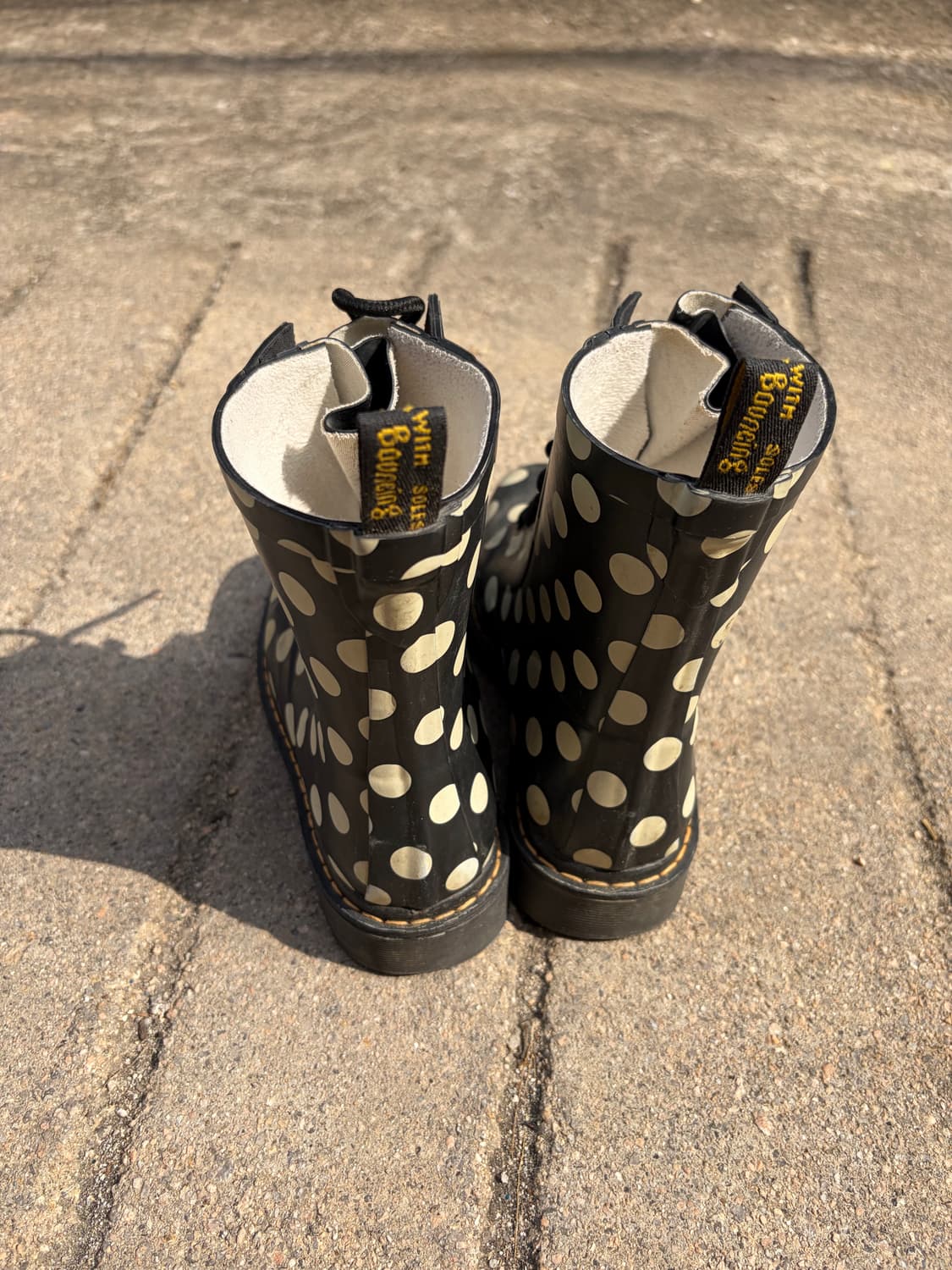 Dr. Martens 8홀 도트 패턴 부츠 220 상품이미지4