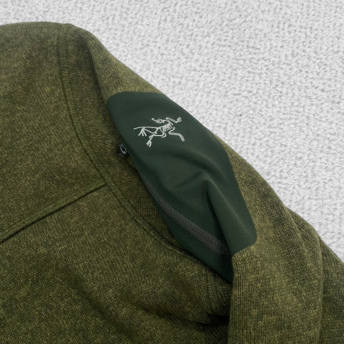 아크테릭스 포켓 로고 커버트 가디건 자켓 카키 그린 상품이미지2