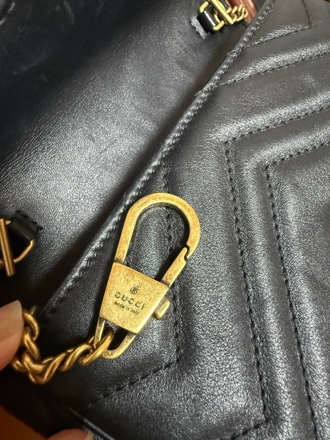 구찌 GG 마몽 마틀라세 레더 슈퍼 미니백 블랙 상품이미지4