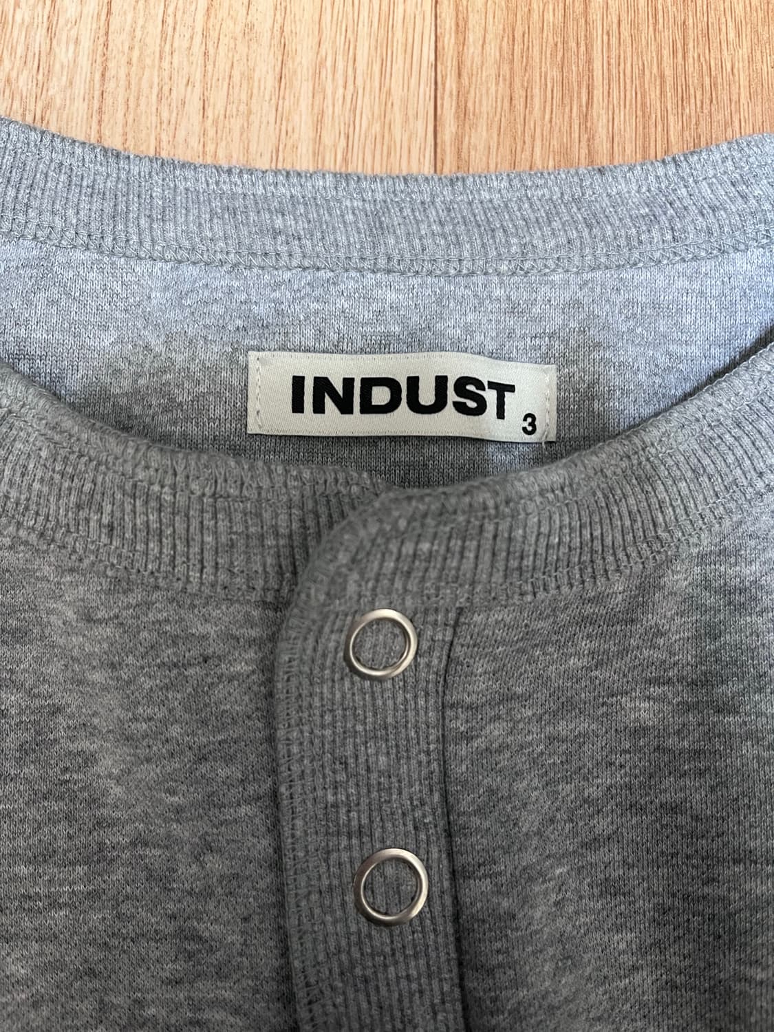 인더스트 스냅 헨리넥 스웨트셔츠 상품이미지3