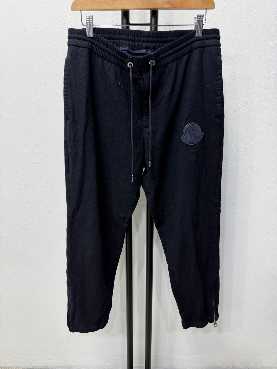 정품) 몽클레어 20ss 남성 로고패치 팬츠 48(L) 상품이미지1