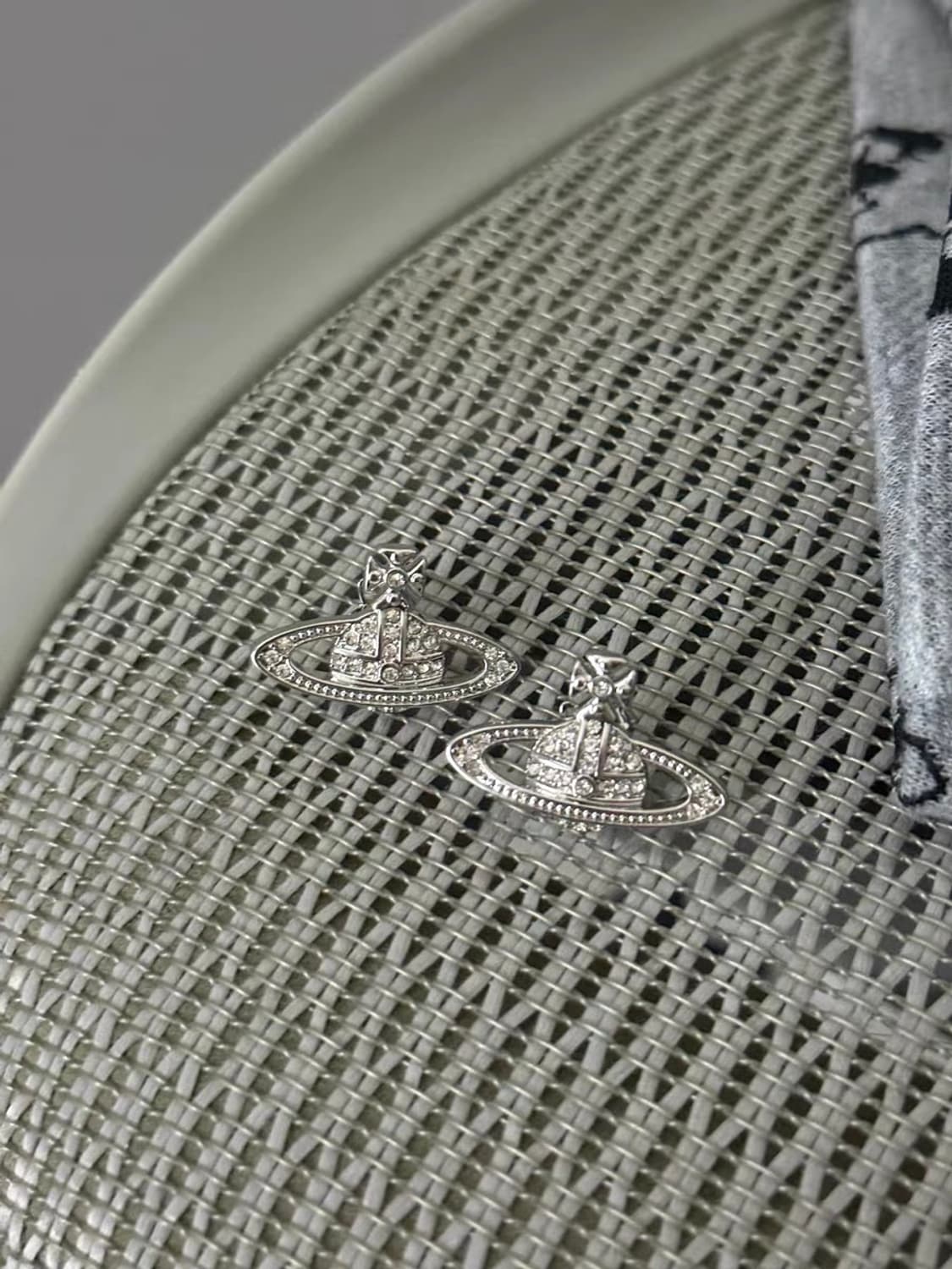 거의 새상품 풀박스) 비비안 웨스트우드 큐빅 귀걸이 상품이미지1