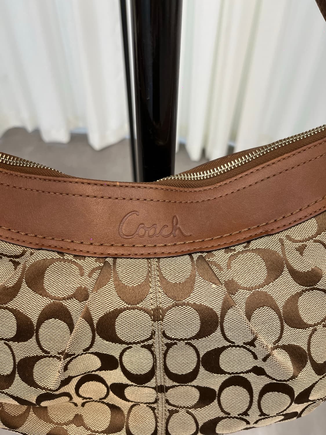 Coach Beige Half Moon Bag 상품이미지5