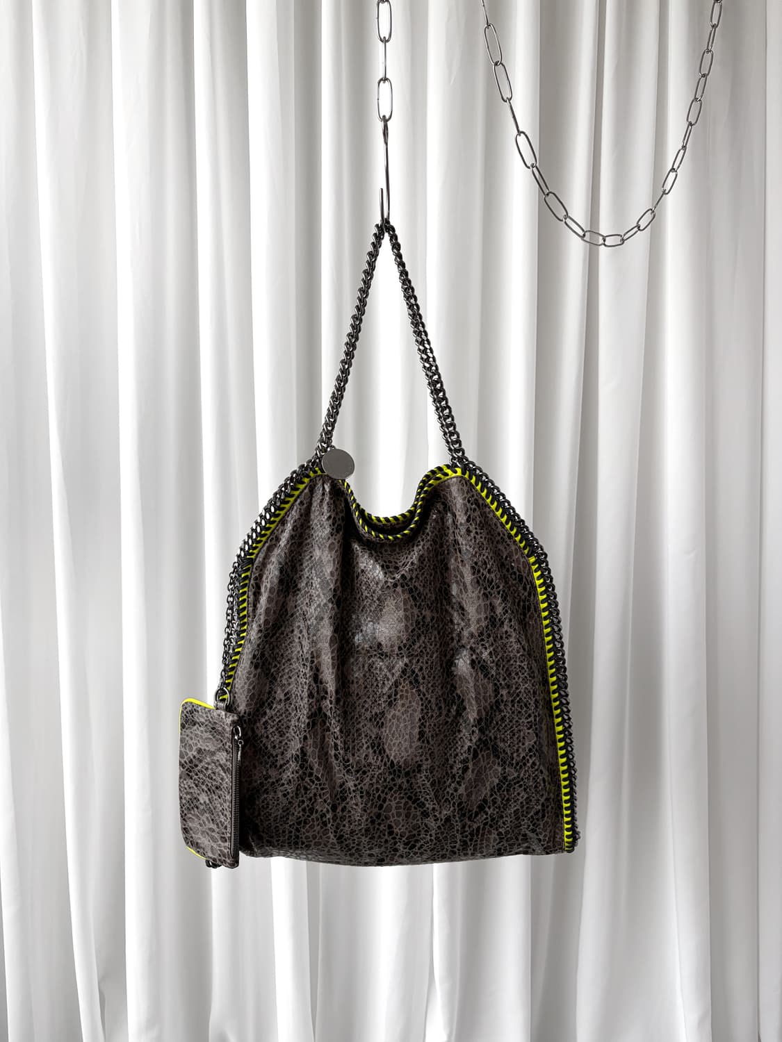 스텔라 매카트니 팔라벨라 스네이크스킨 토트백 상품이미지1