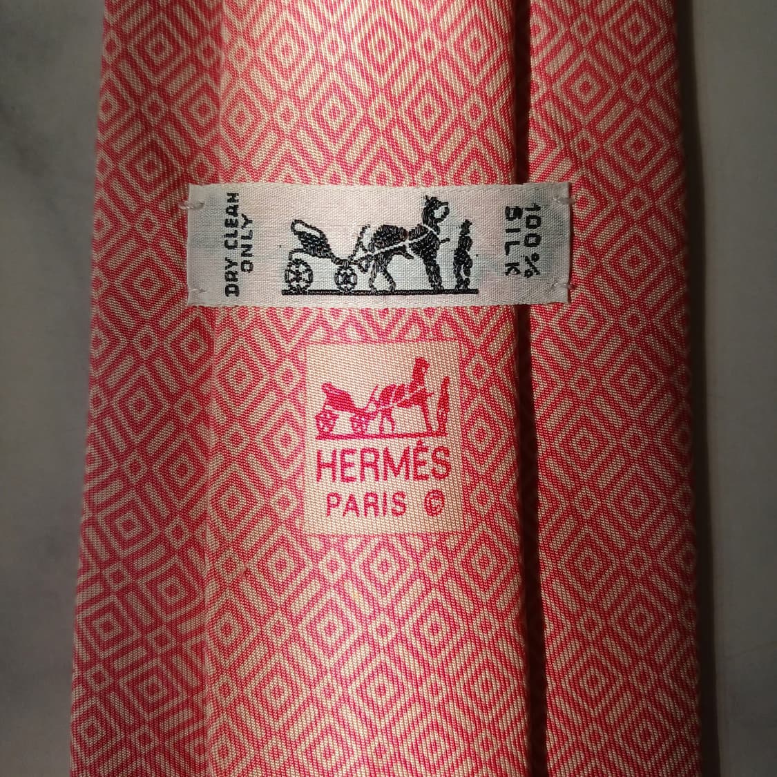 에르메스 실크 핑크 기하 패턴 넥타이 9.1cm B등급 E740
 상품이미지5
