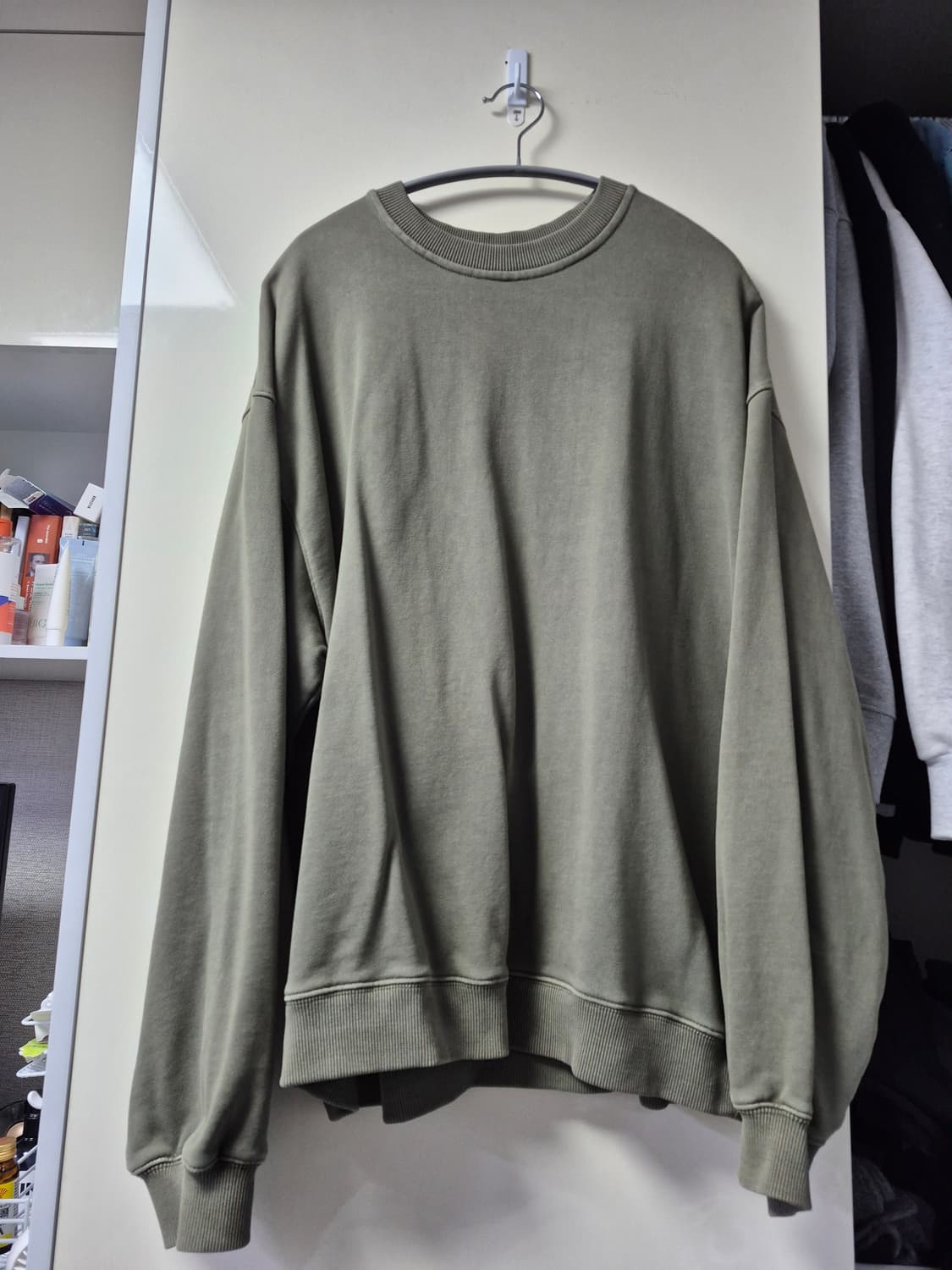 토피_피그먼트 오버핏 스웻 셔츠 (DUSTY KHAKI)_M사이즈 상품이미지2