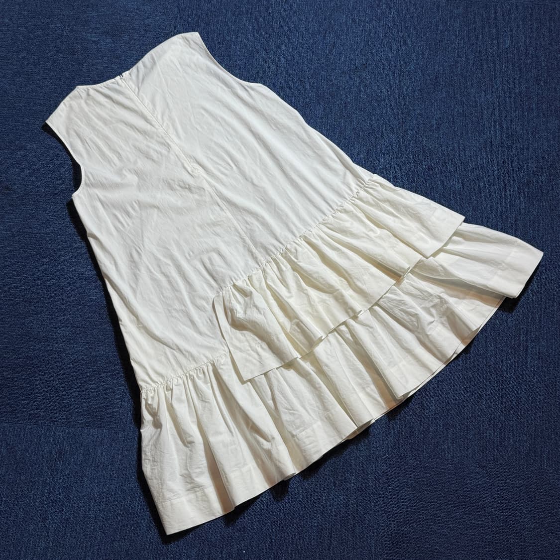 코스 화이트 민소매 프릴 원피스 상품이미지4