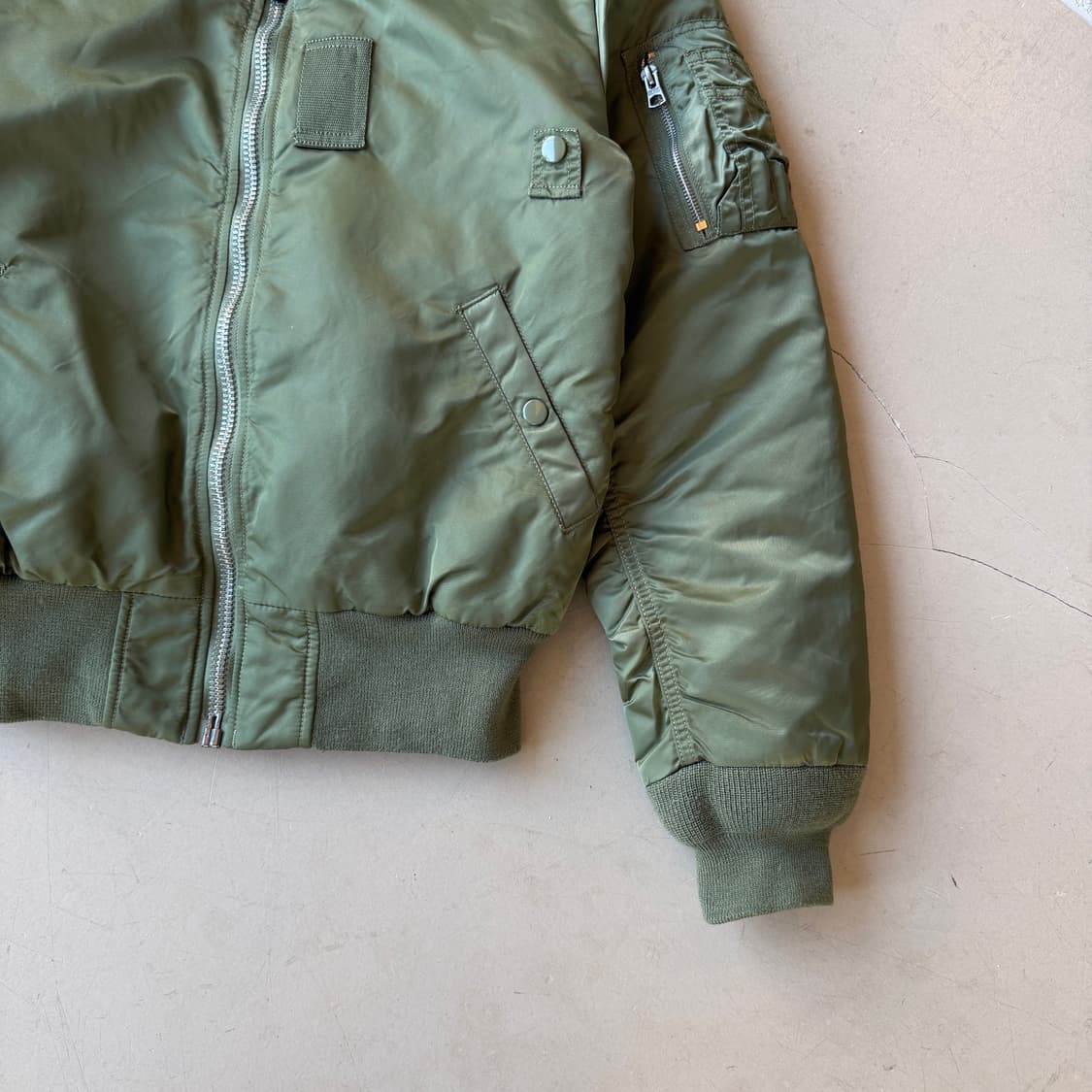 알파 인더스트리 b-15 플라이트 자켓 상품이미지2