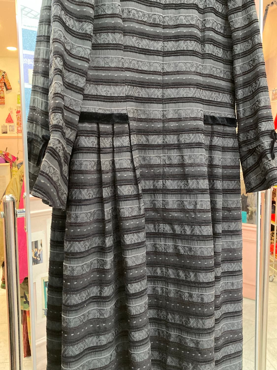 엘레강스 스트라이프 프릴 드레스 상품이미지3