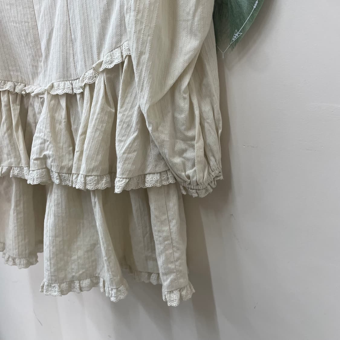 모리 페어리 어나더에비뉴 레이스 러플 원피스  상품이미지6