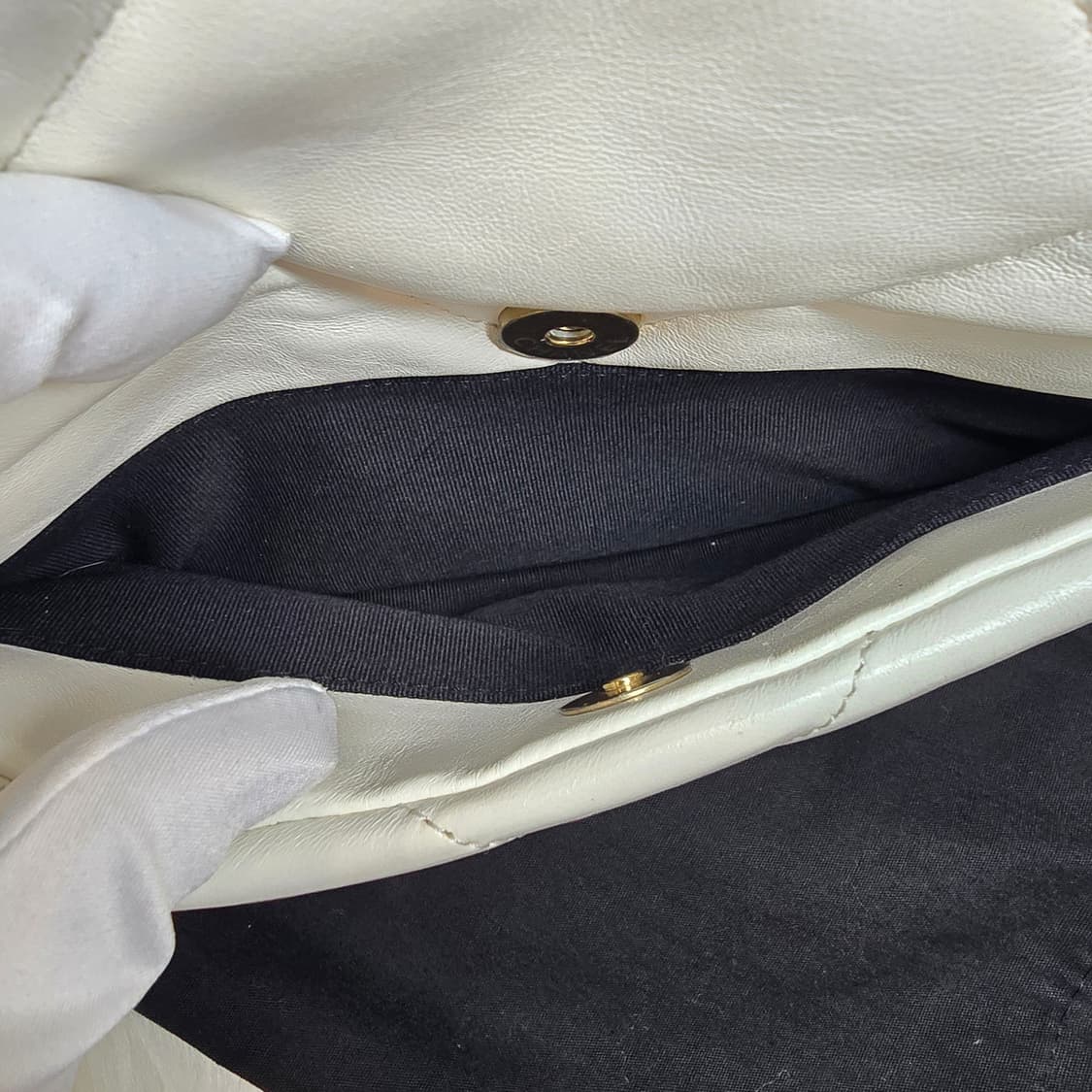 [중고/정품] 샤넬 19 플립백 화이트 상품이미지6