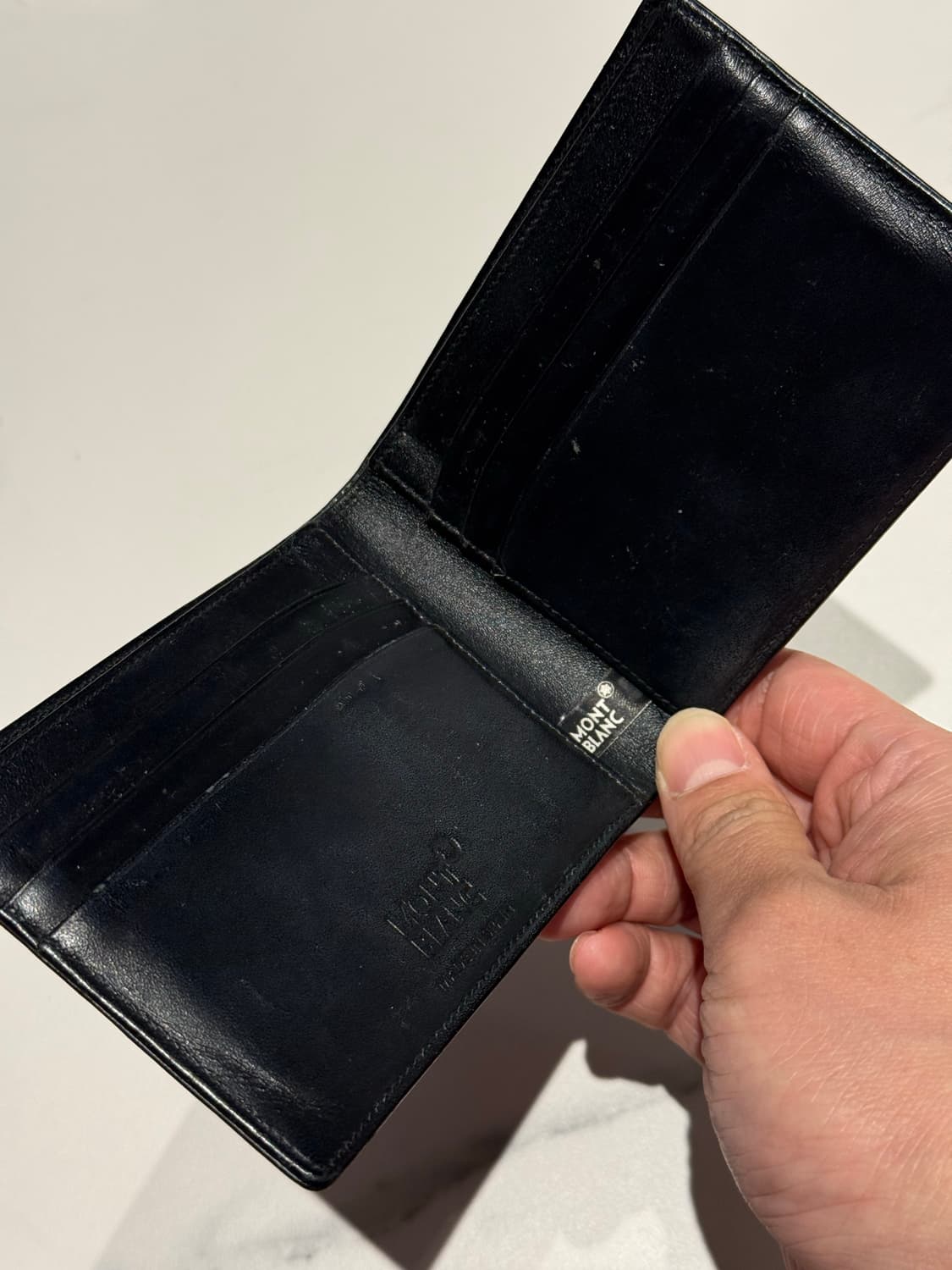 몽블랑 블랙 가죽 반지갑 상품이미지3