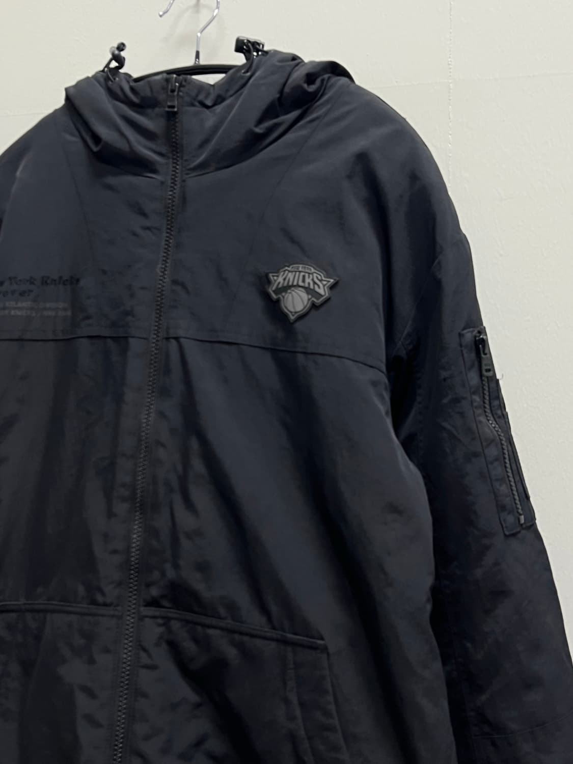 NBA 뉴욕 닉스 나일론 점퍼 블랙 상품이미지3