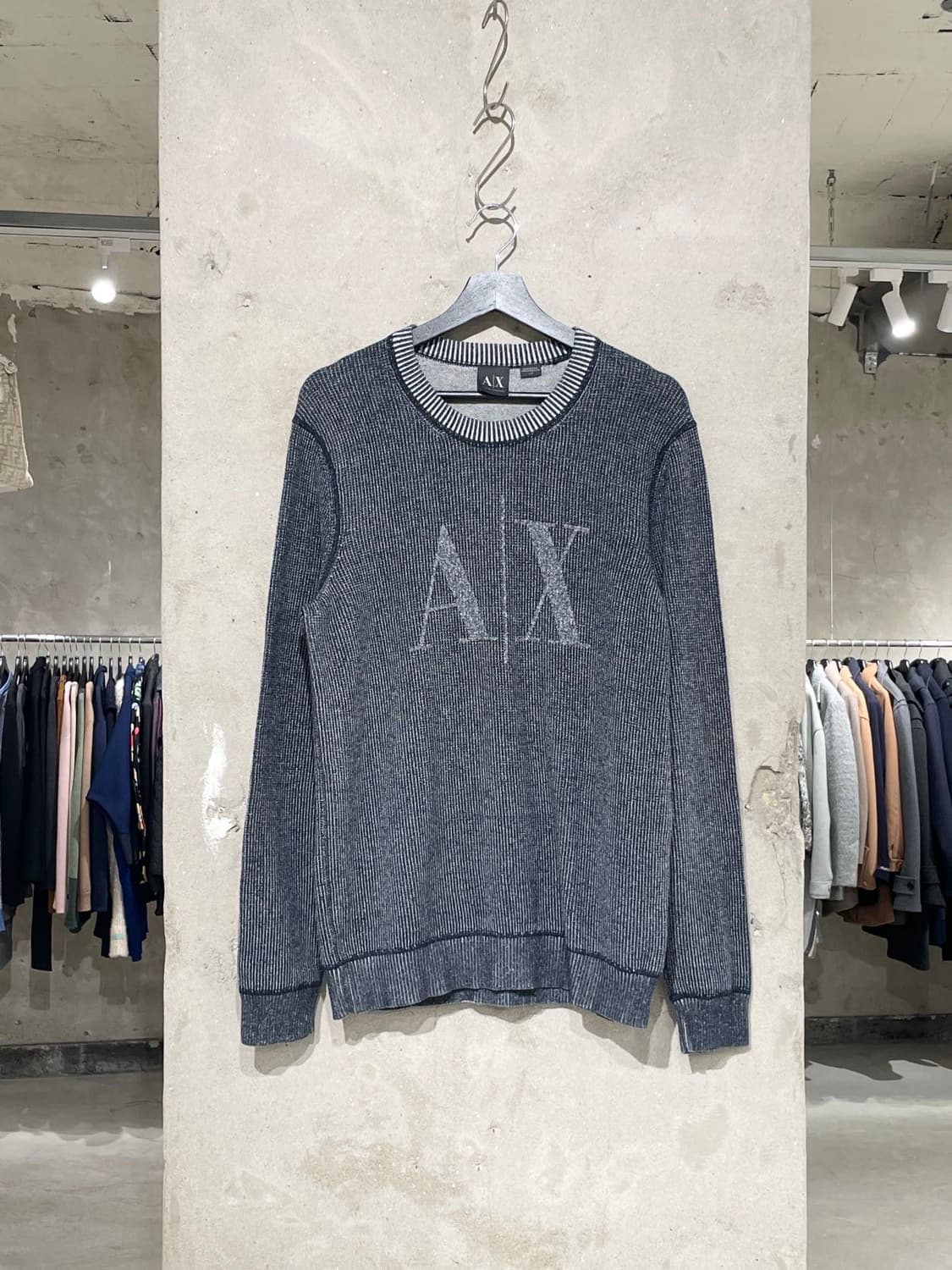 아르마니 익스체인지 네이비 이니셜 로고 크루넥 니트 상품이미지1