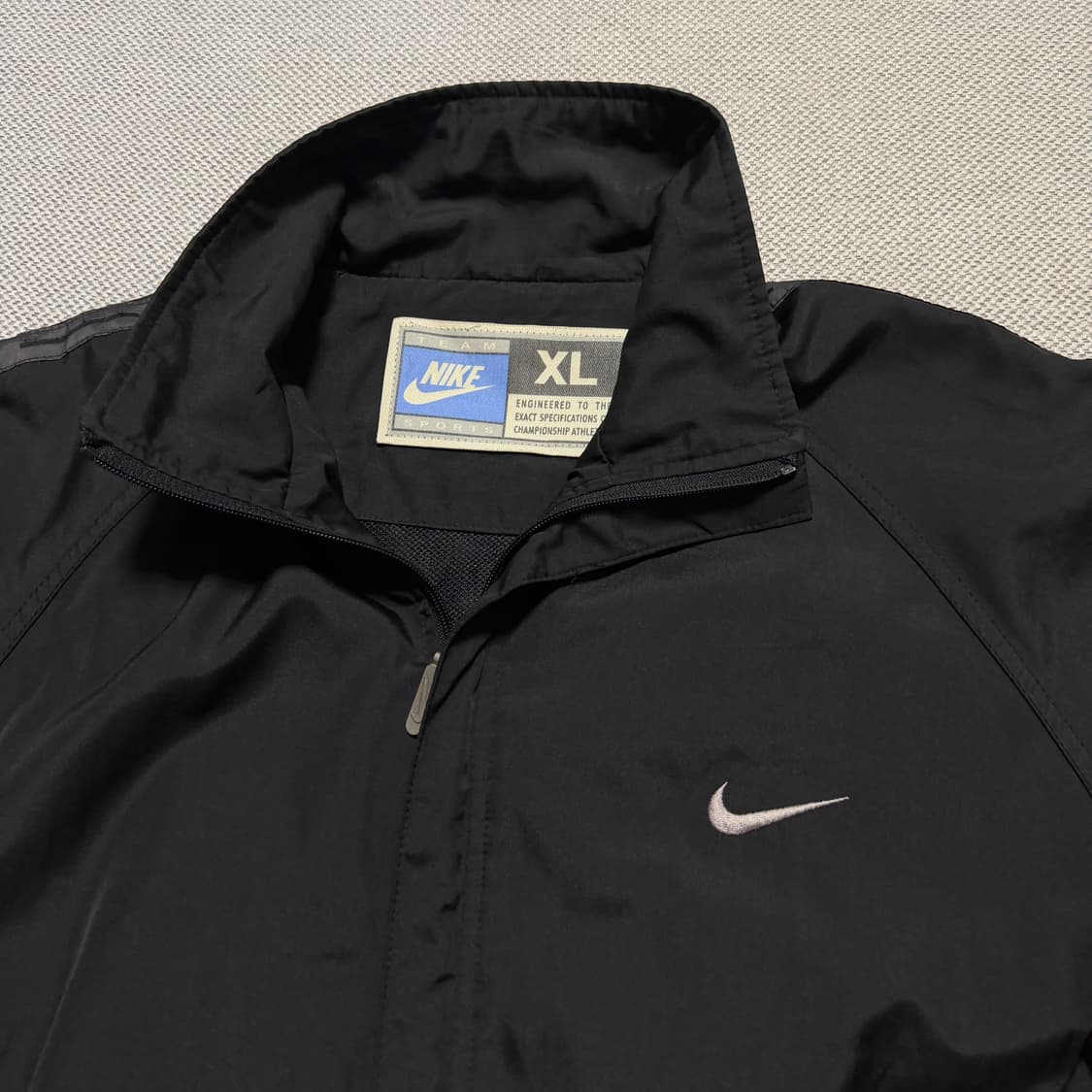 나이키 올드스쿨 사이드로고 바람막이 상품이미지2