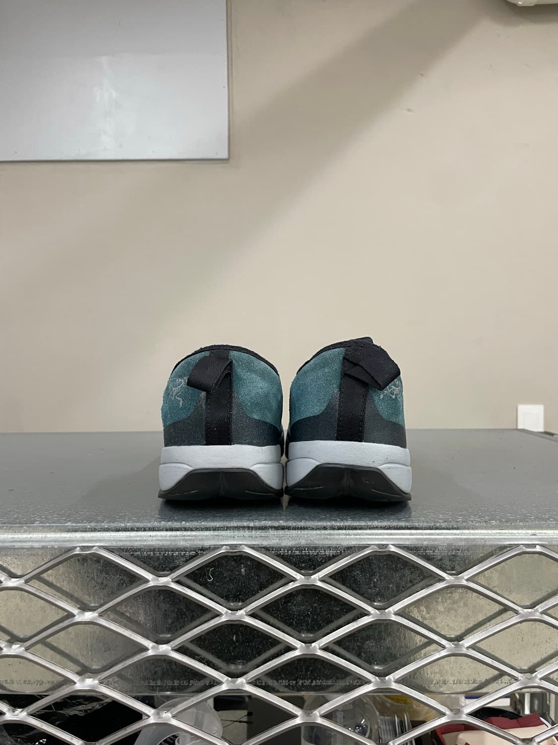 아크테릭스 sl 스웨이드 스니커즈 260 상품이미지3