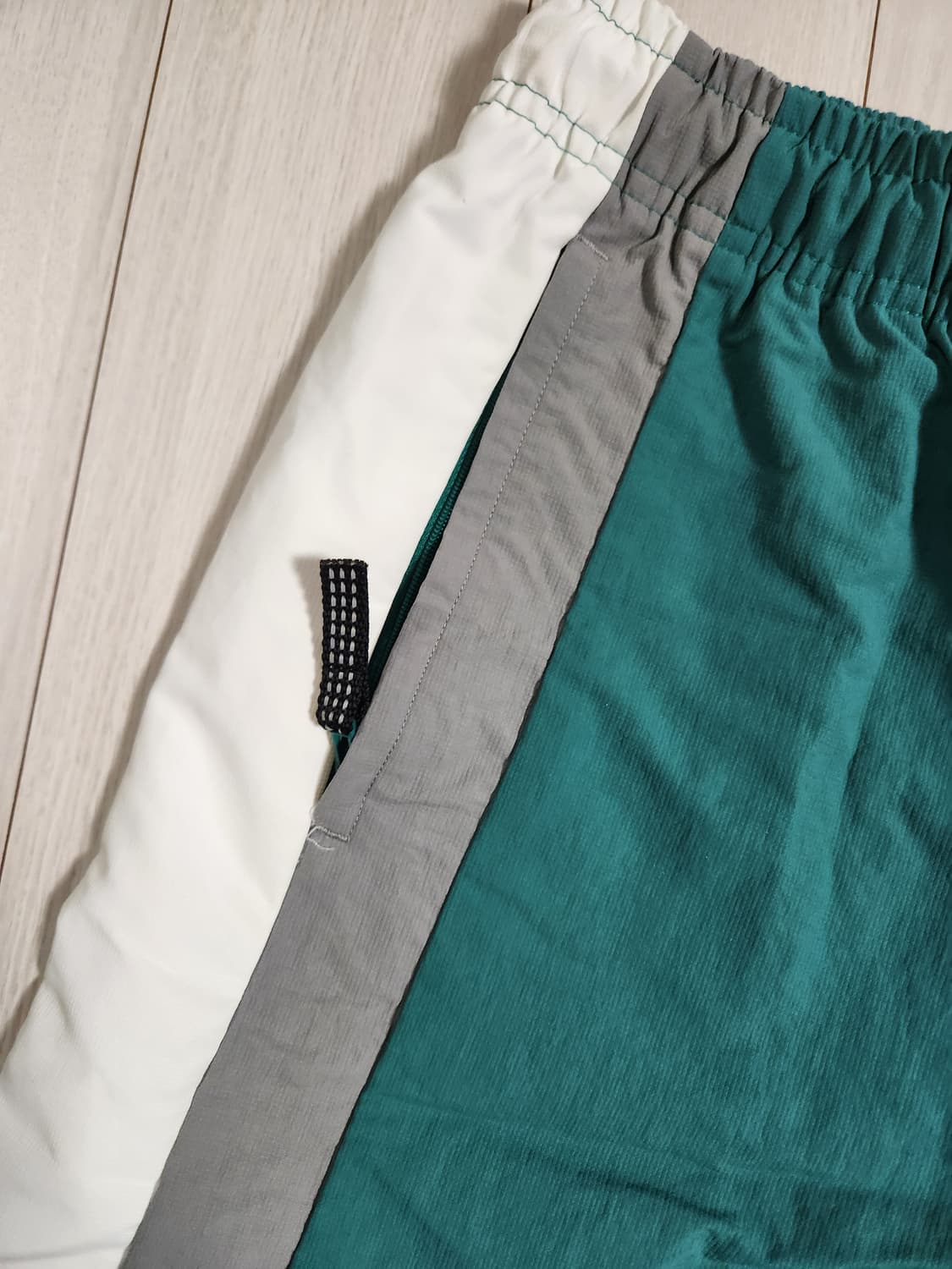 아디다스 이큅먼트 윈드 트랙 팬츠 품명 EQT WIND PANT 사이즈M 상품이미지9