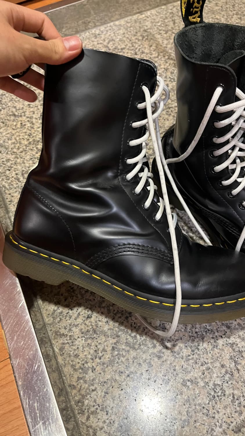 닥터마틴 10홀 1490 블랙 41사이즈 상품이미지2