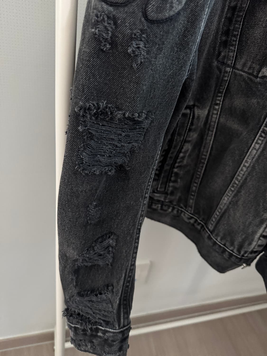 S) 이지갭 발렌시아가 패디드 데님 자켓 흑청 상품이미지3