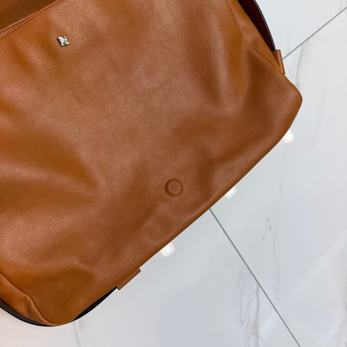 아더에러 브리드 메신저 백 카멜 상품이미지9