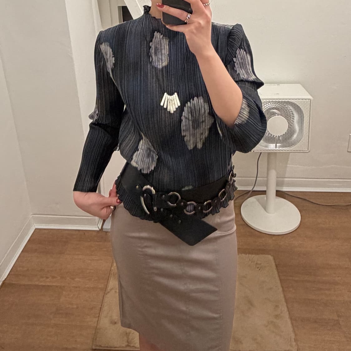 플로럴 플리츠 모크넥 블라우스 상품이미지1