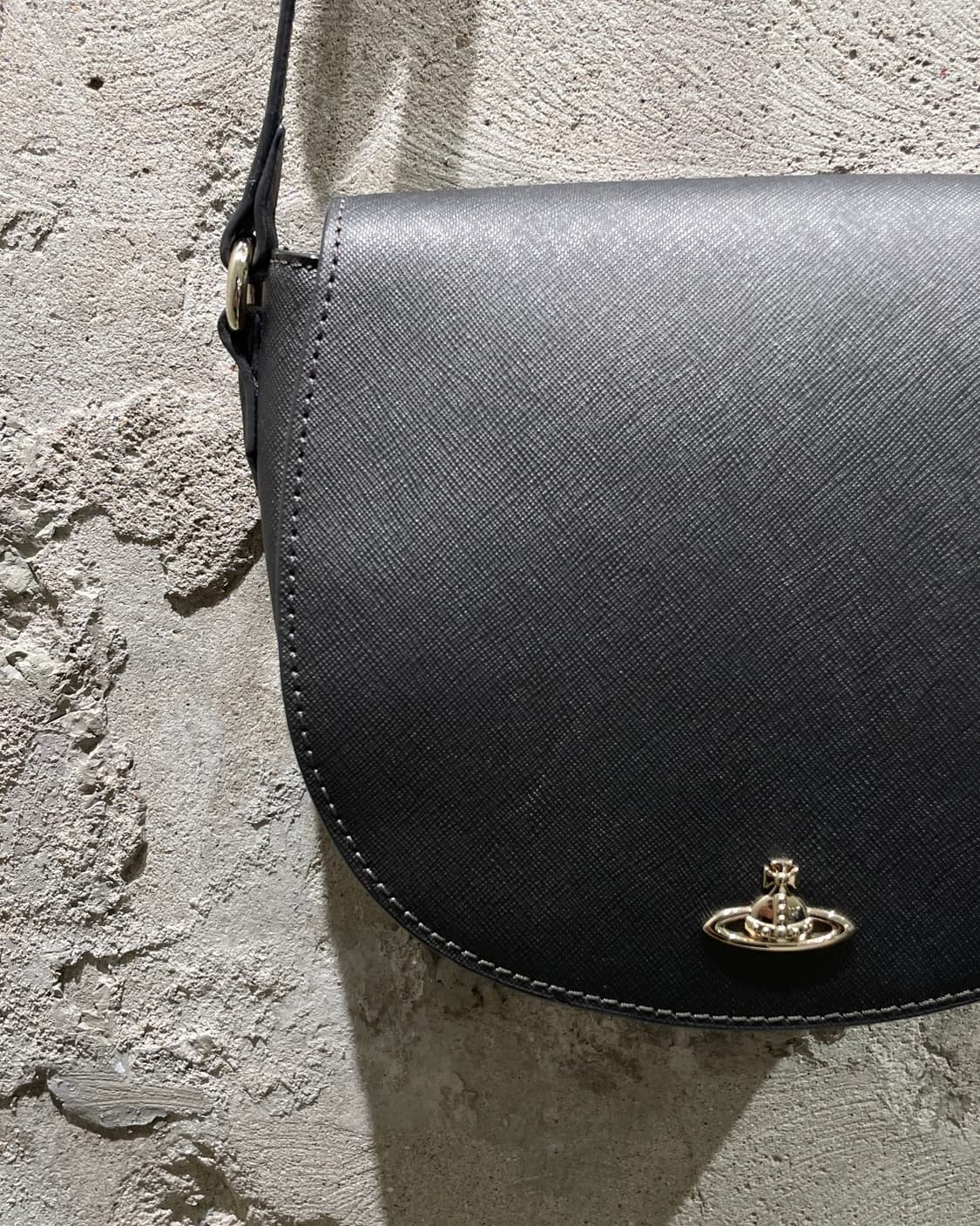 비비안 웨스트우드 사피아노 하프문 크로스백 상품이미지3