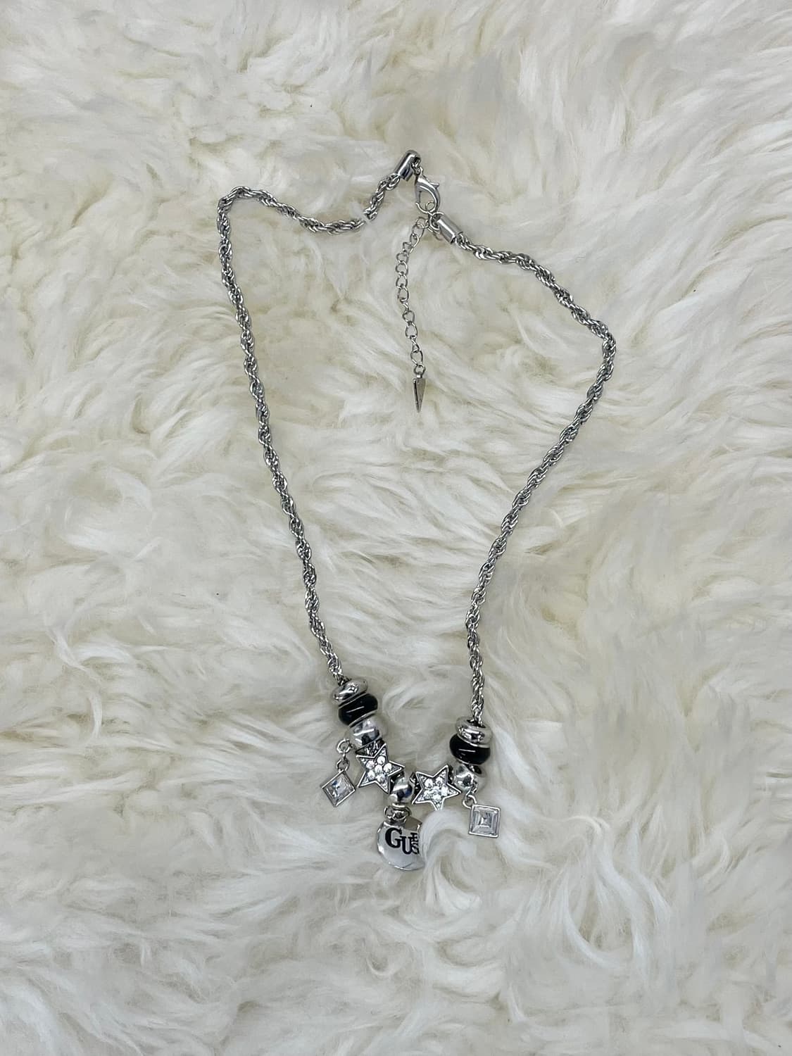 게스 로고 드롭 큐빅 네크리스 상품이미지3