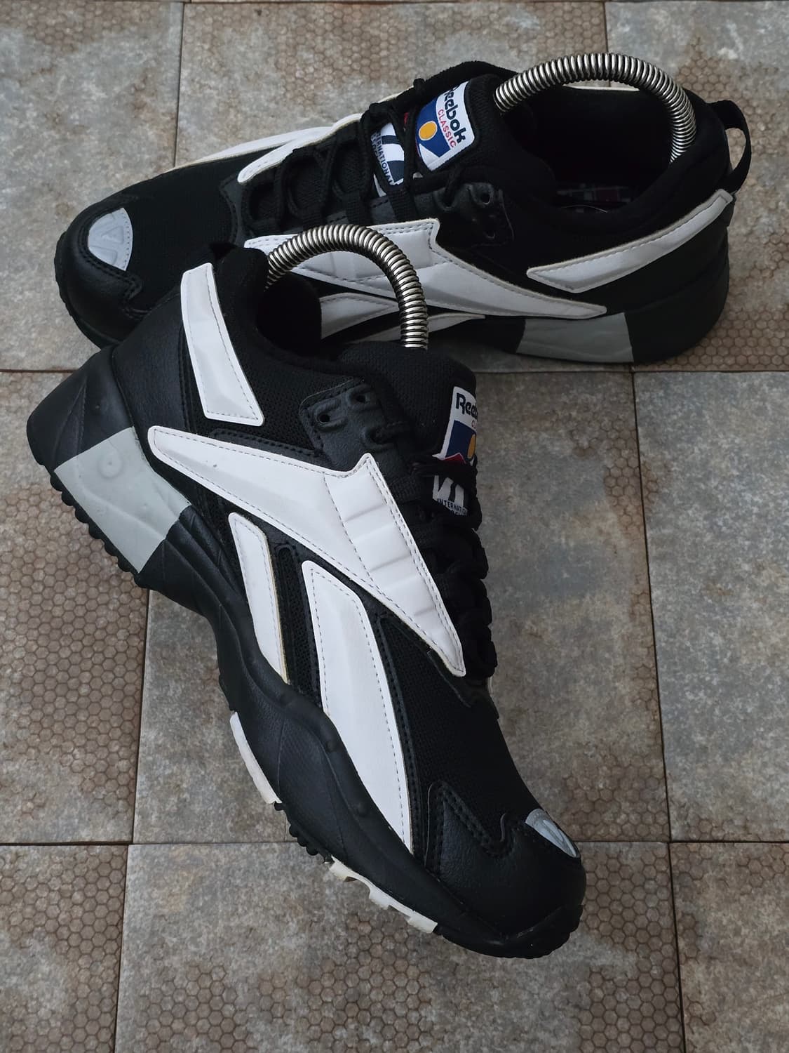 (255)리복 인터벌 96 블랙 화이트 상품이미지4