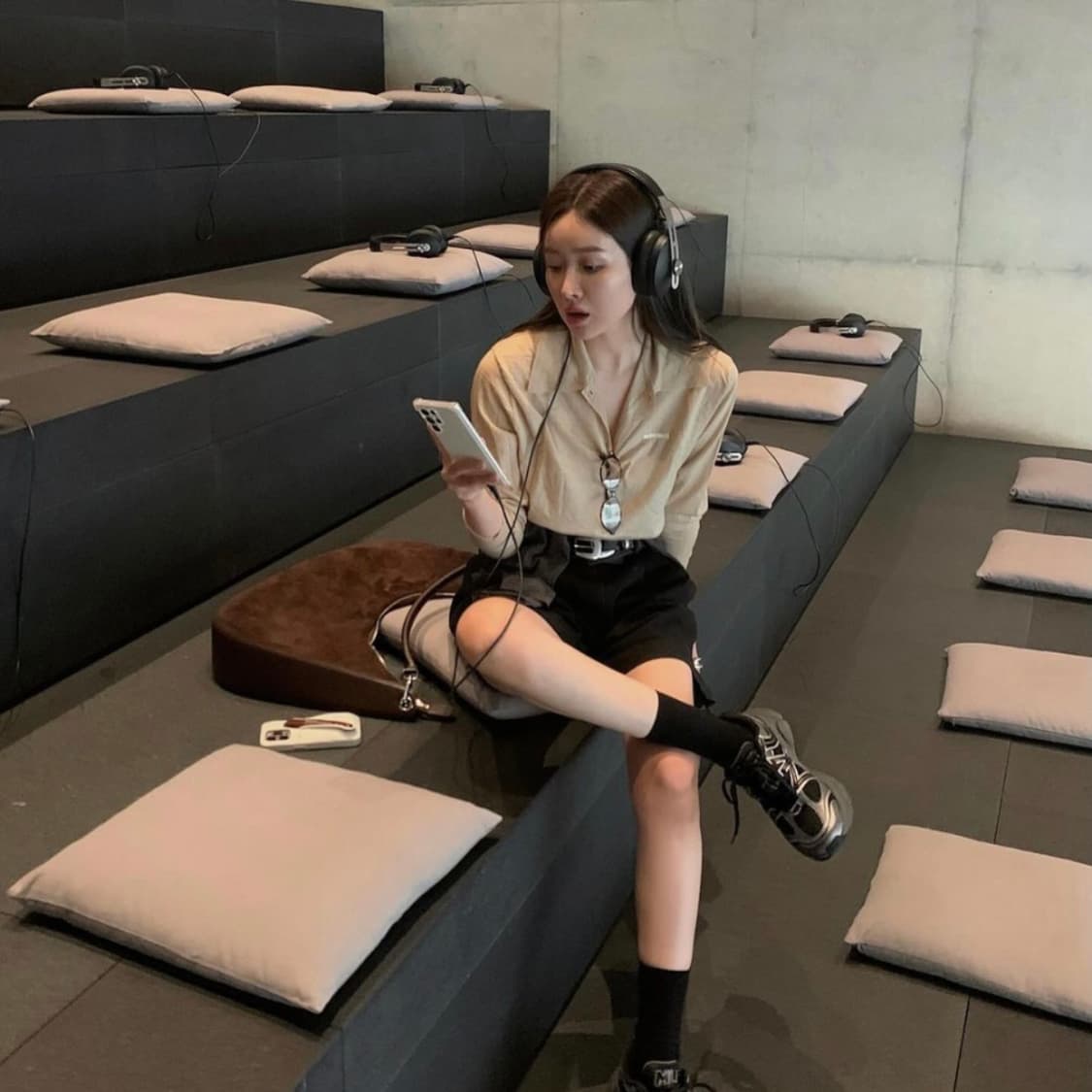 에토스 스웨이드 호보백 상품이미지3