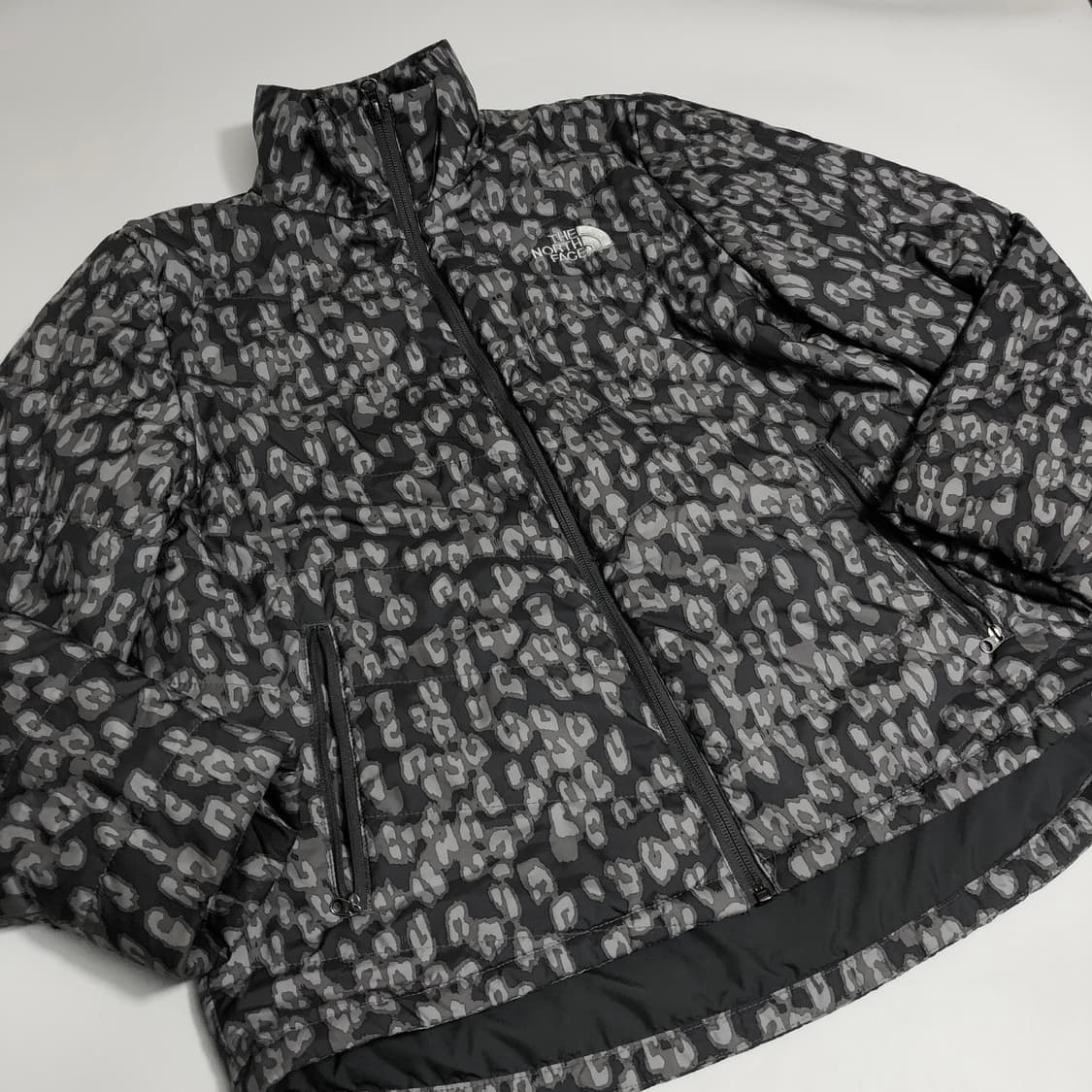 노스페이스 레오파드 경량패딩 우먼M 상품이미지4
