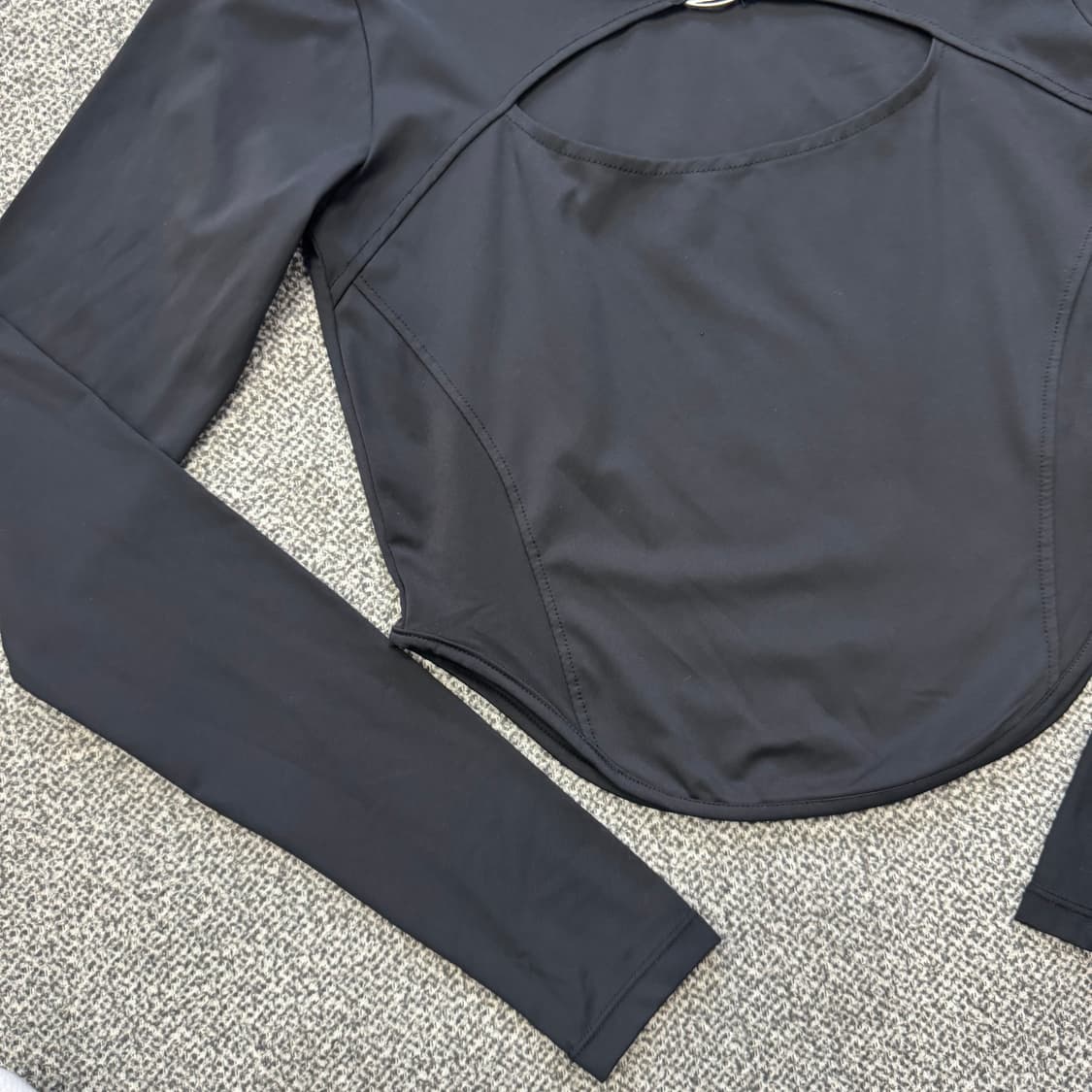 본투윈 B 버클 컷아웃 롱 슬리브 상품이미지3