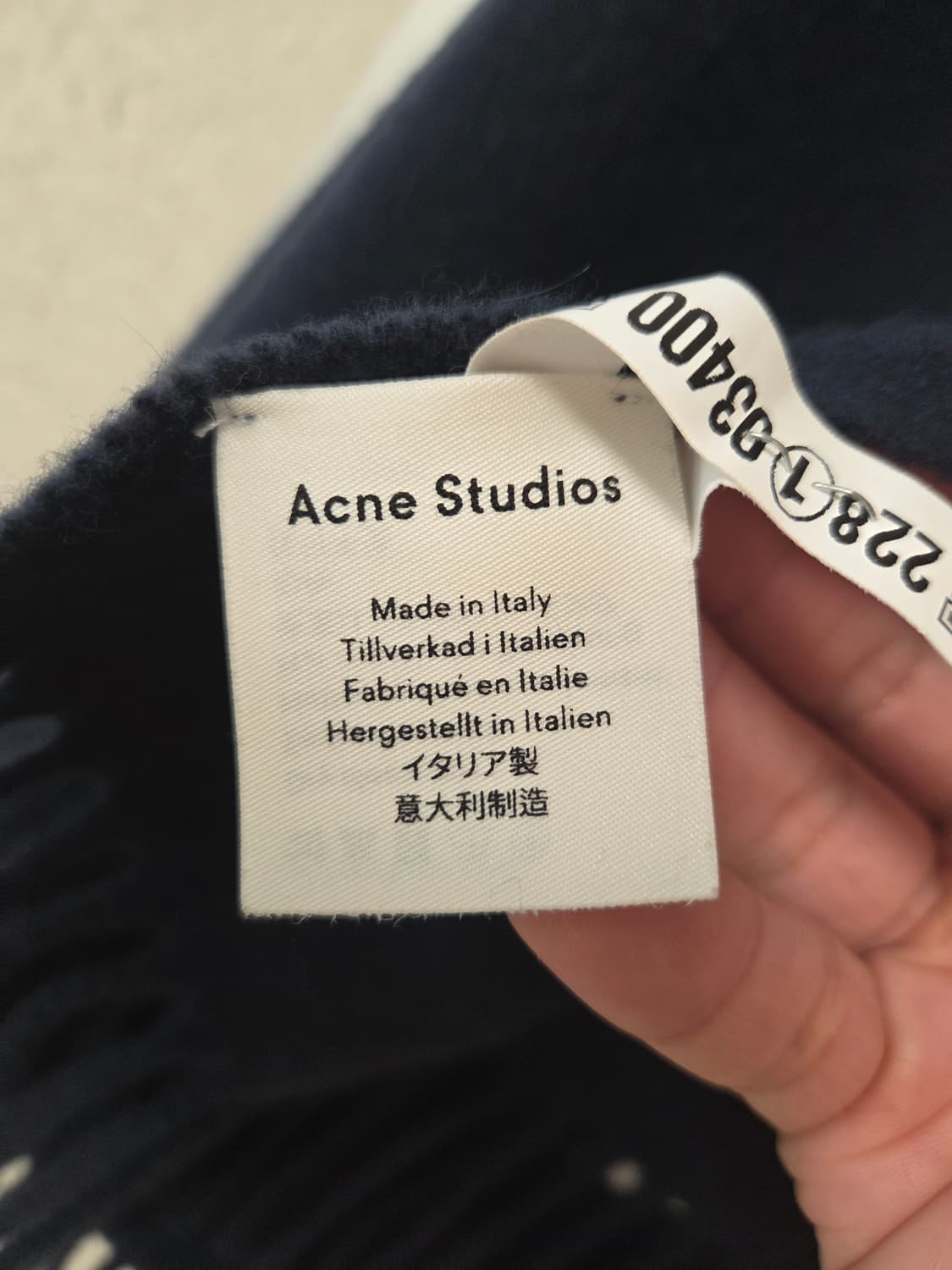 아크네 스튜디오 캐나다 내로우 네이비 머플러 스카프 (사선탭) 상품이미지3