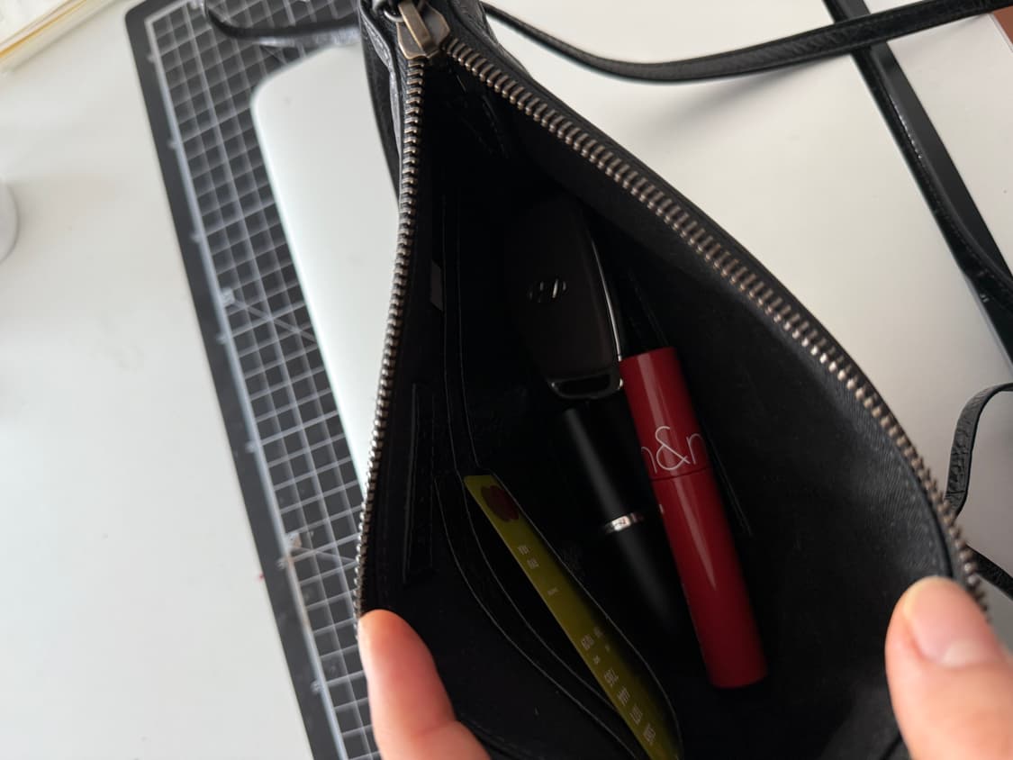 정품 발렌시아가 45% 할인가 르 시티 파우치 온 스트랩 (미니백) 상품이미지8