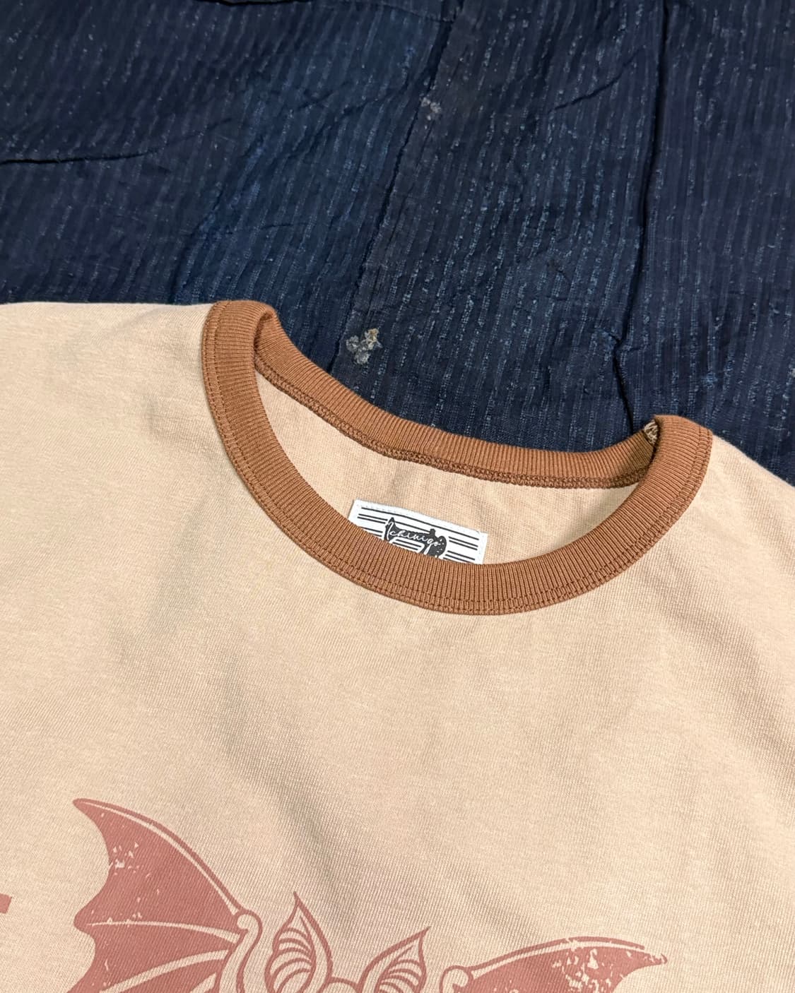 모쿠토 박쥐패턴(Good Luck) 링거티 - 브라운 M/L/XL 상품이미지2