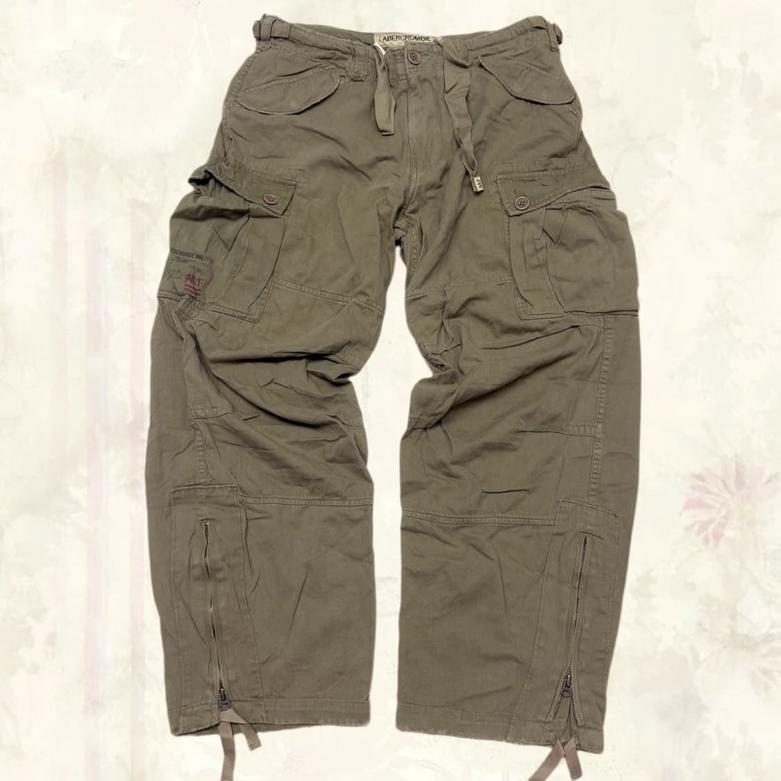 Abercrombie 아베크롬비 레이어드 핀턱 진한 카키 카고팬츠 상품이미지1