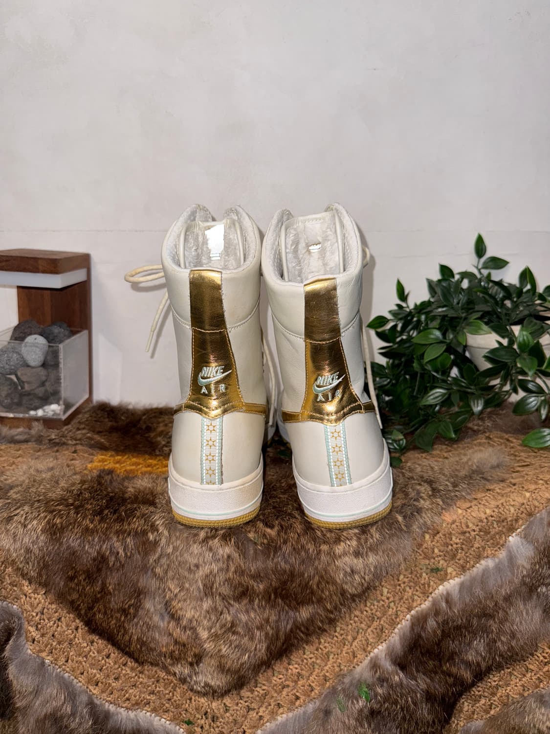 Nike Air Force1 white gold hightop 스니커즈 상품이미지4