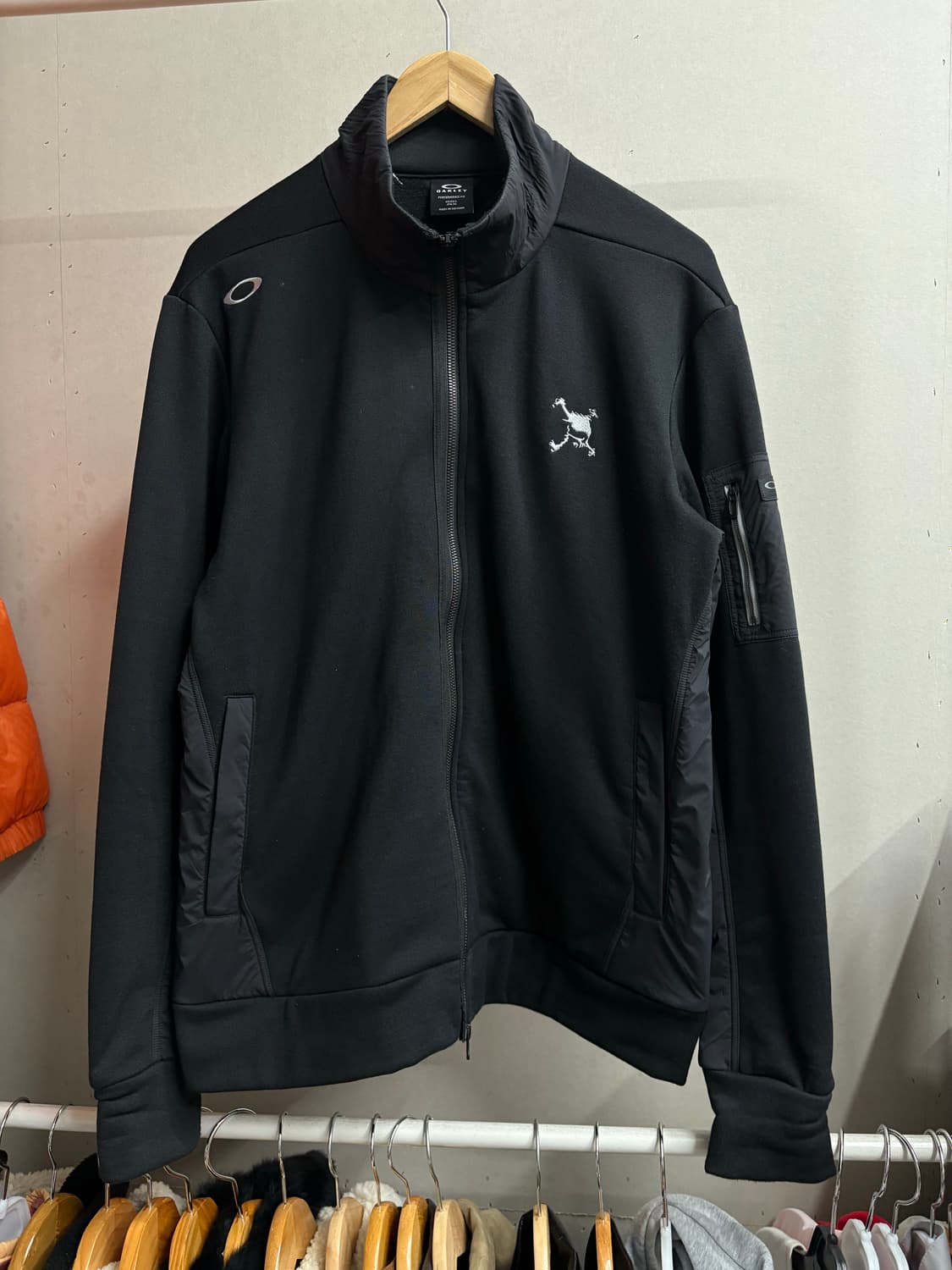 오클리 스컬 투웨이 집업 상품이미지1