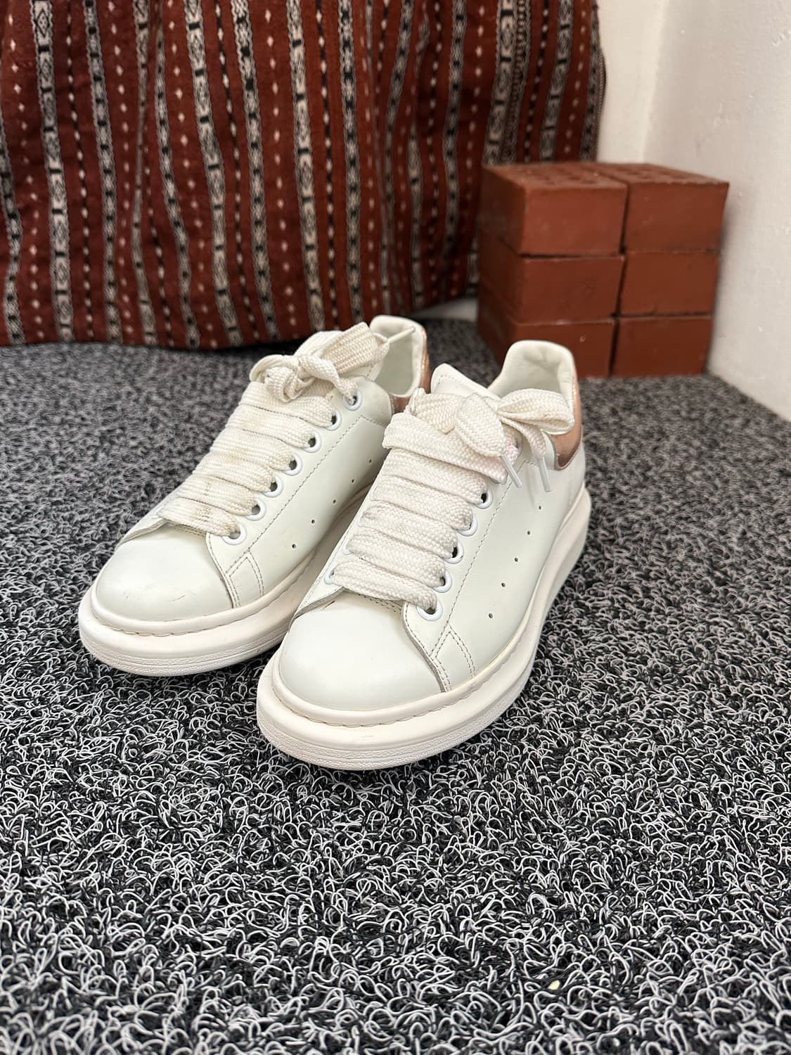 알렉산더 맥퀸 오버솔 스니커즈 37/240 상품이미지2