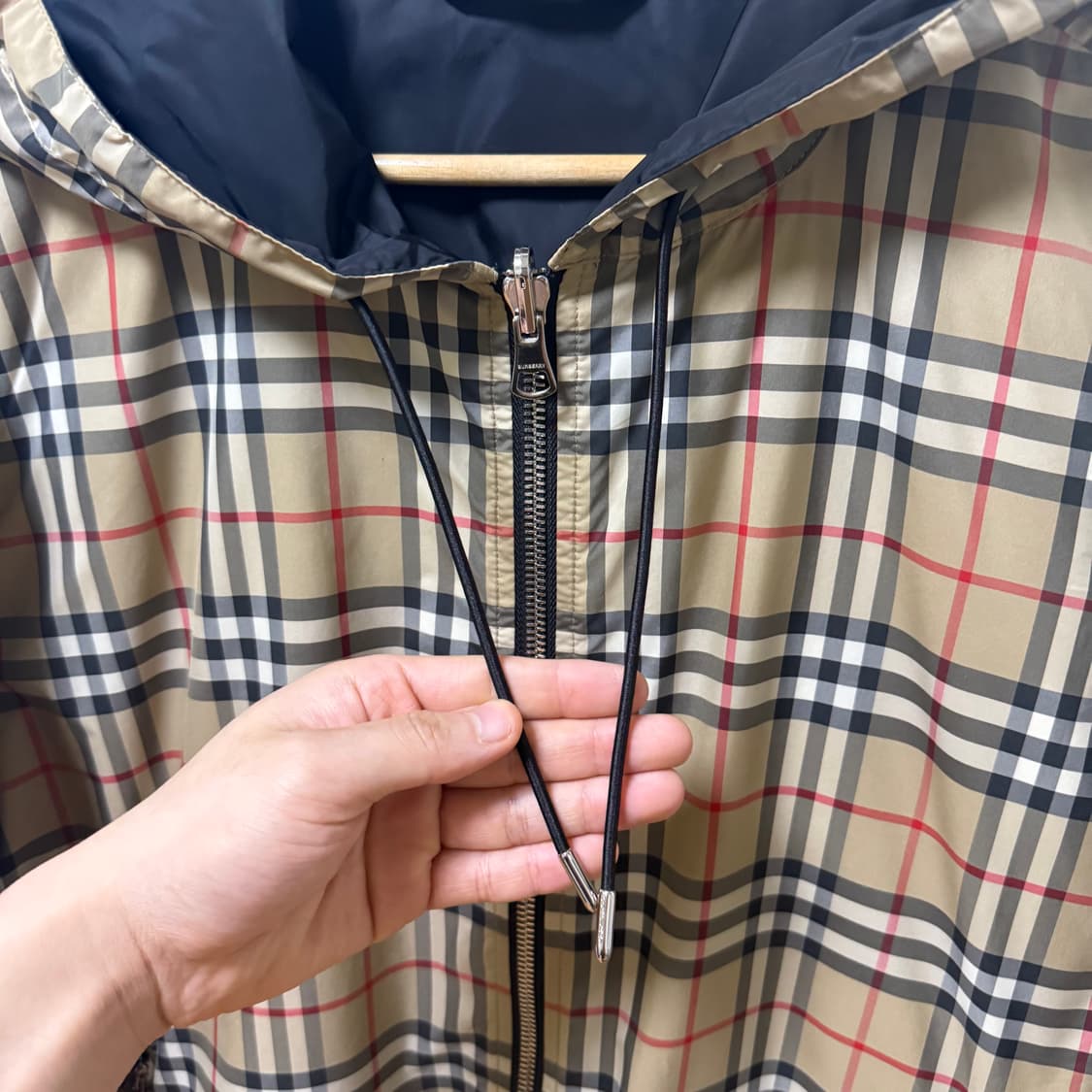 버버리 리버시블 체크 후드 바람막이 자켓
XL사이즈  상품이미지2