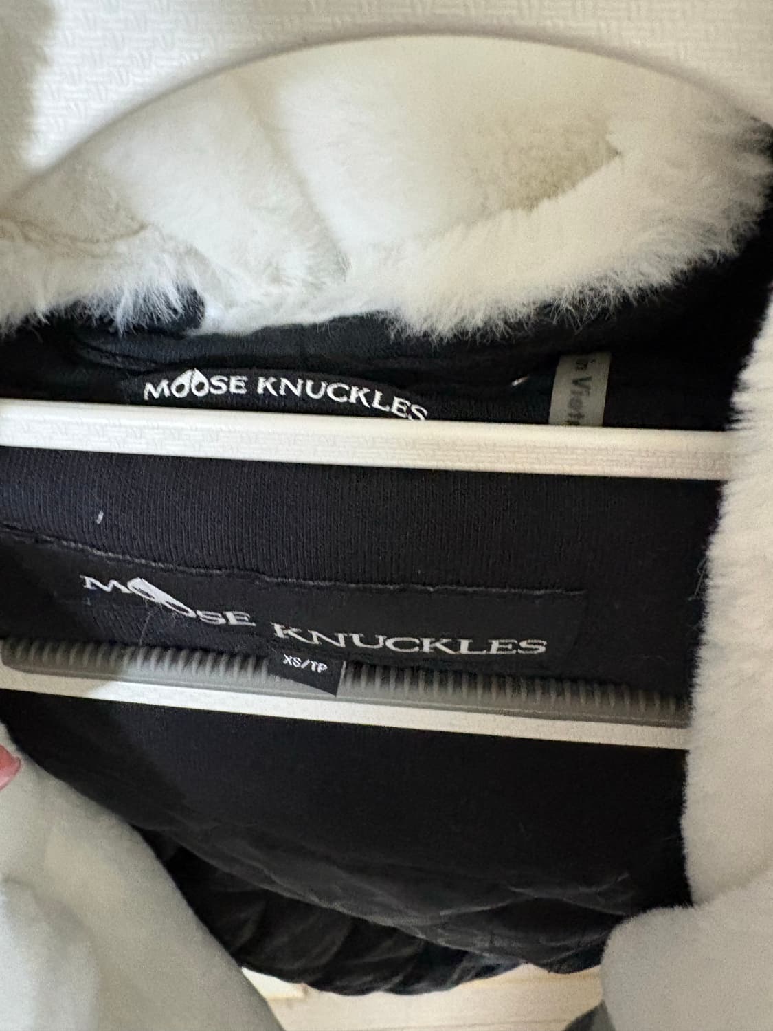 무스너클 버니스웨터 xs 두번입고 드라이함 상품이미지4