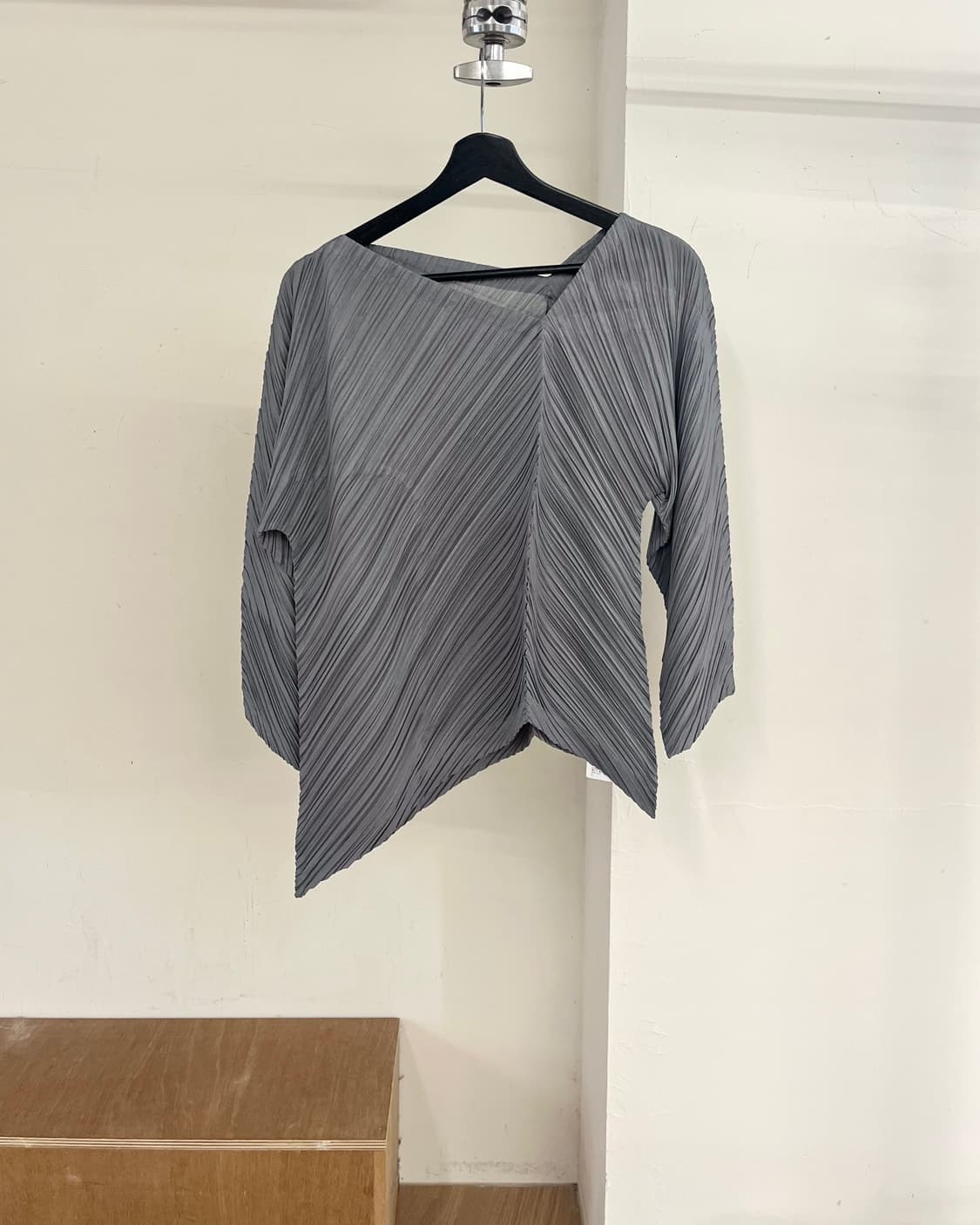 플리츠 플리즈 차콜그레이 플리츠 탑 상품이미지1