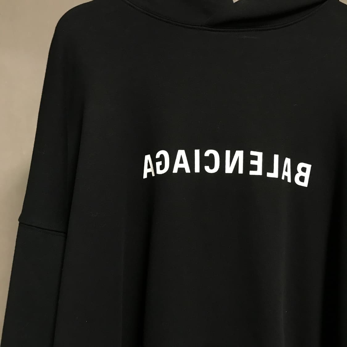 발렌시아가 로고 후드티 블랙 3 상품이미지4