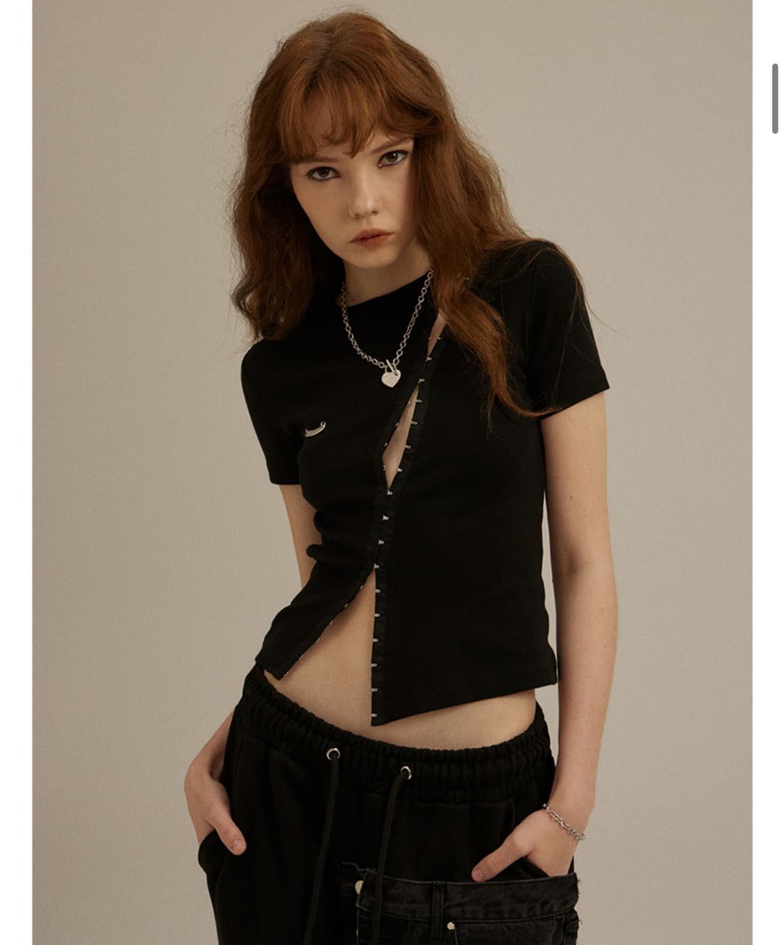 얼킨 후크아이 슬릿 타이트 티셔츠 상품이미지1