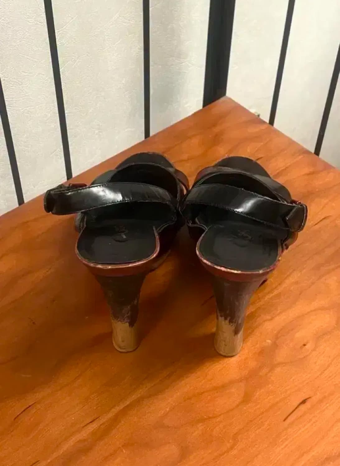 입생로랑 블랙 가죽 가보시 스트랩 샌들힐 245 상품이미지8