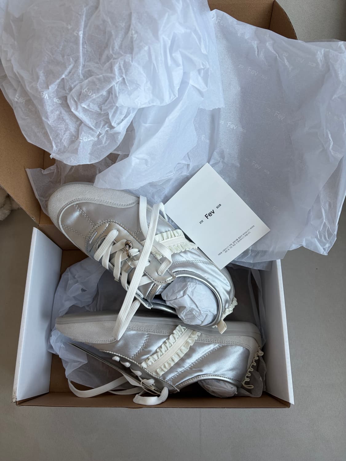 새상품) 슈콤마보니 스니커즈, 신발/ 정가:15.8만 상품이미지1