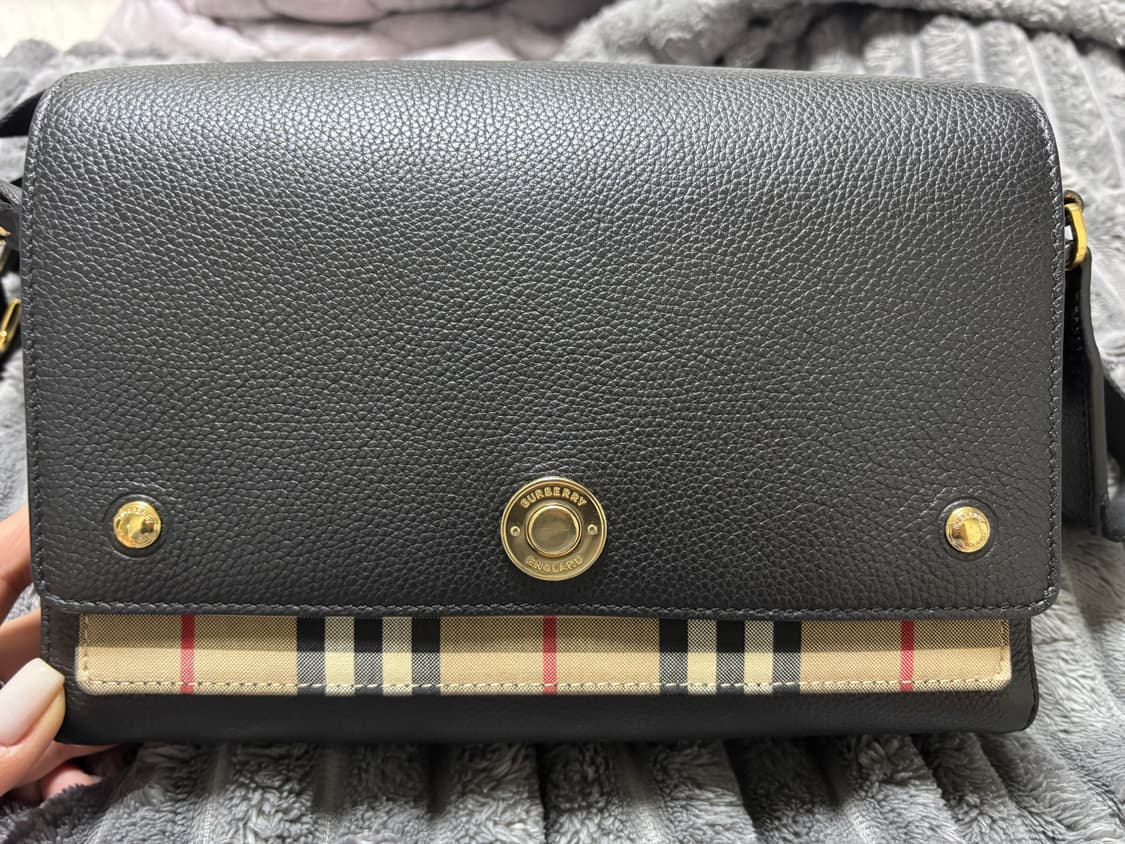 버버리 노트백 판매합니다. 상품이미지2