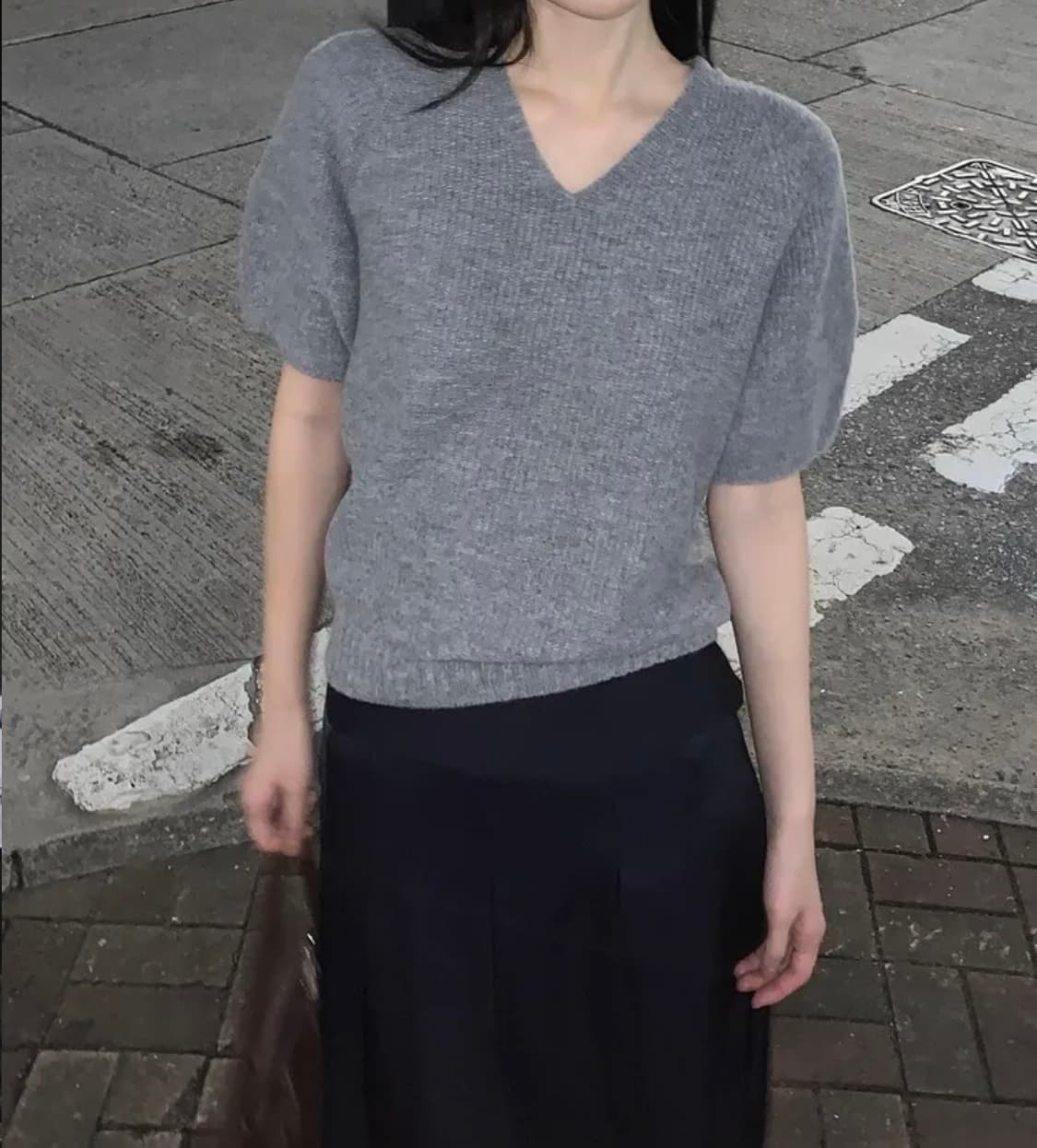 프릴리 브이넥 퍼프 반소매 니트  상품이미지4