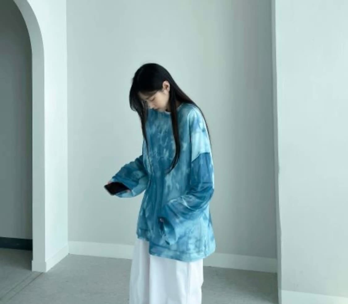 새상품> 에이블리 타이다이 마블 나염 시스루 레이어드 긴팔 티셔츠 블루 상품이미지2